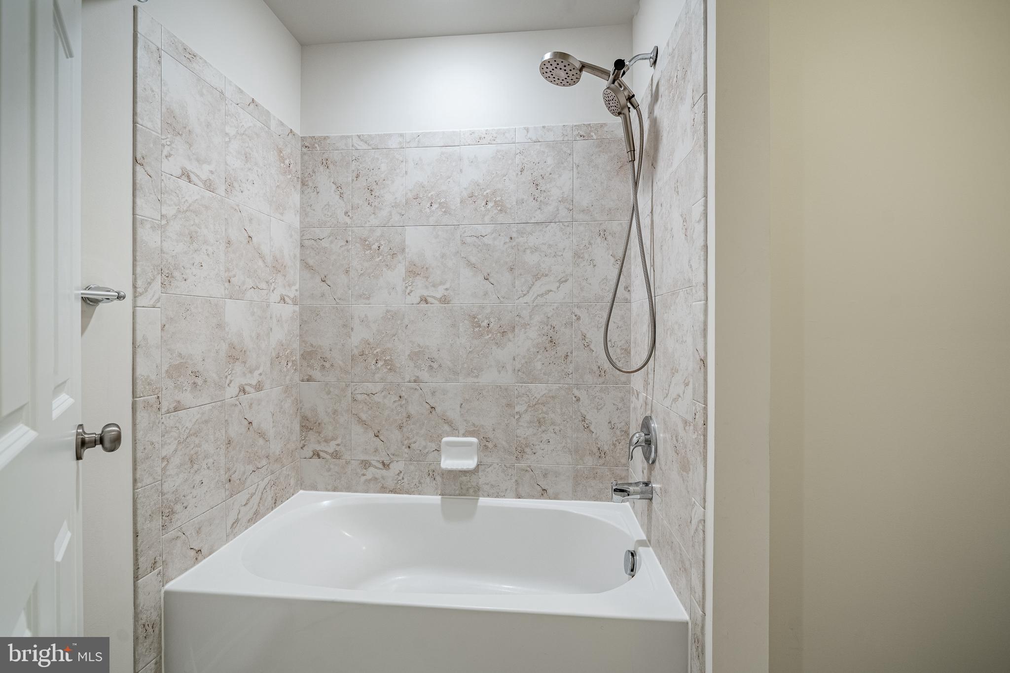 THE COURTS AT CHESTER SPRINGS - Residential Lease