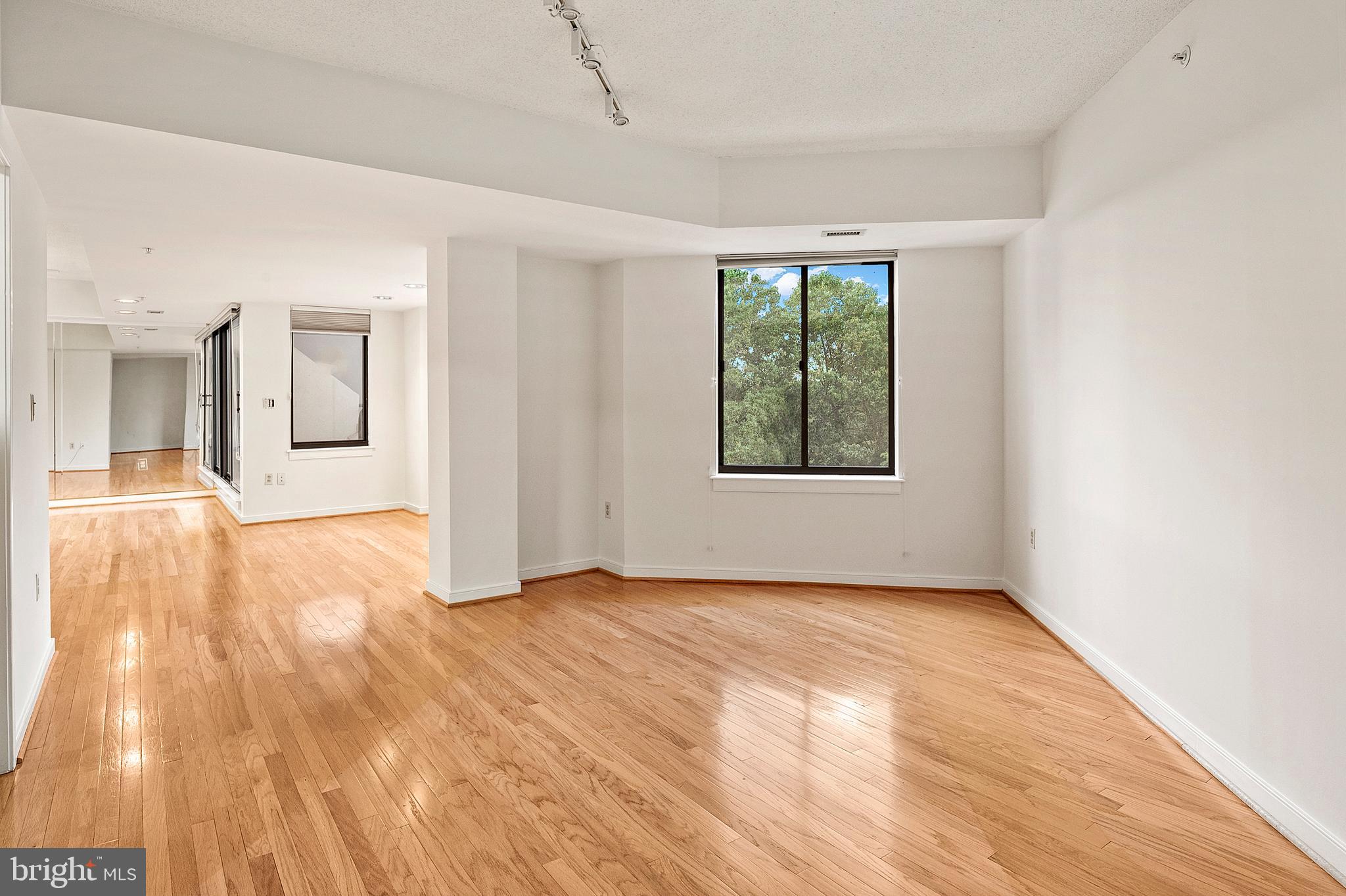 VILLAGE OF WILDE LAKE - Residential