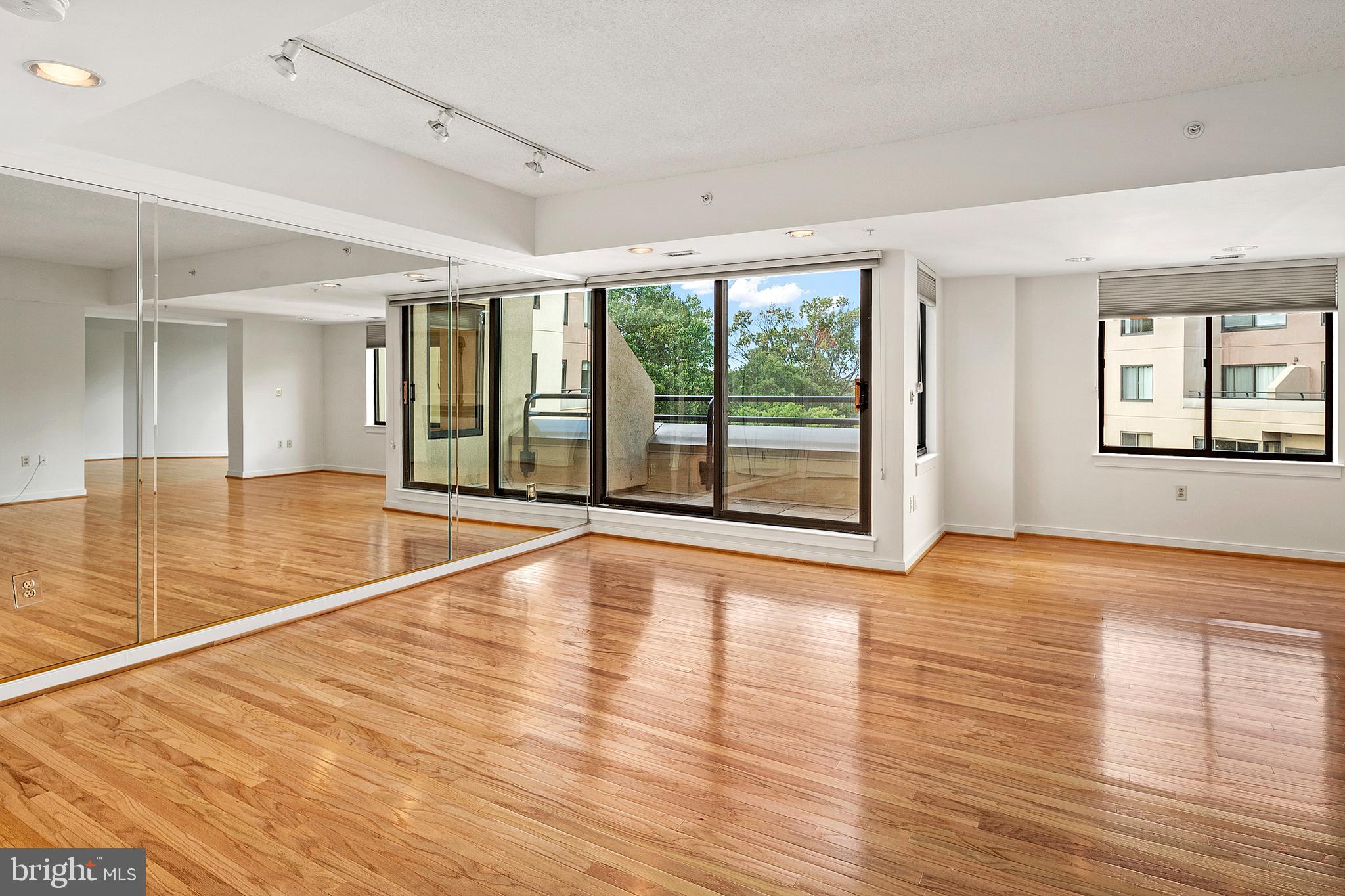 VILLAGE OF WILDE LAKE - Residential