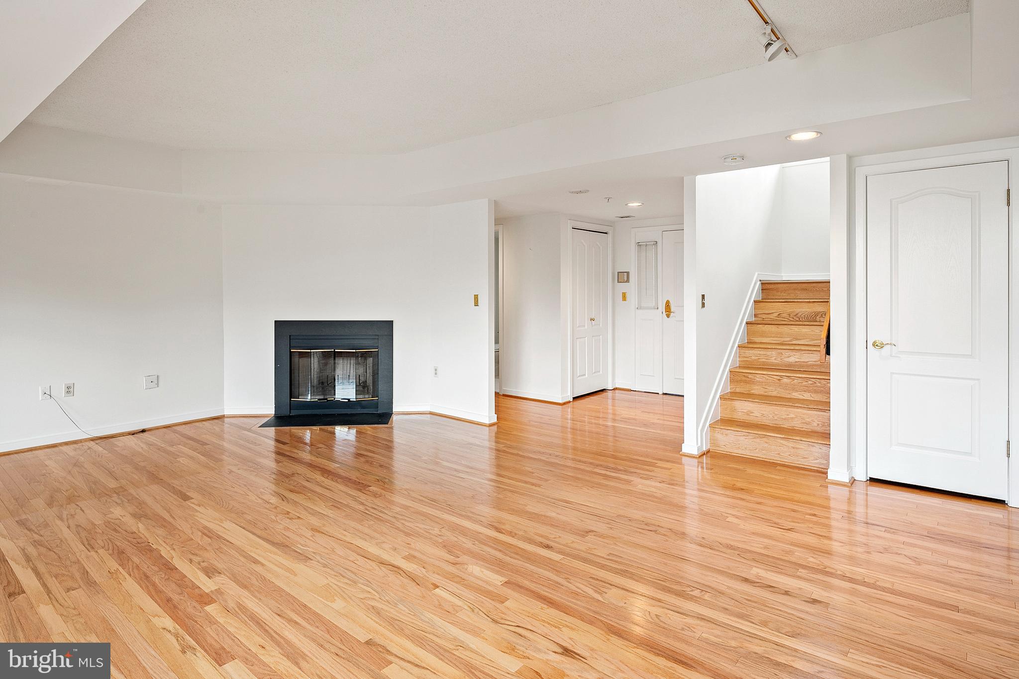 VILLAGE OF WILDE LAKE - Residential