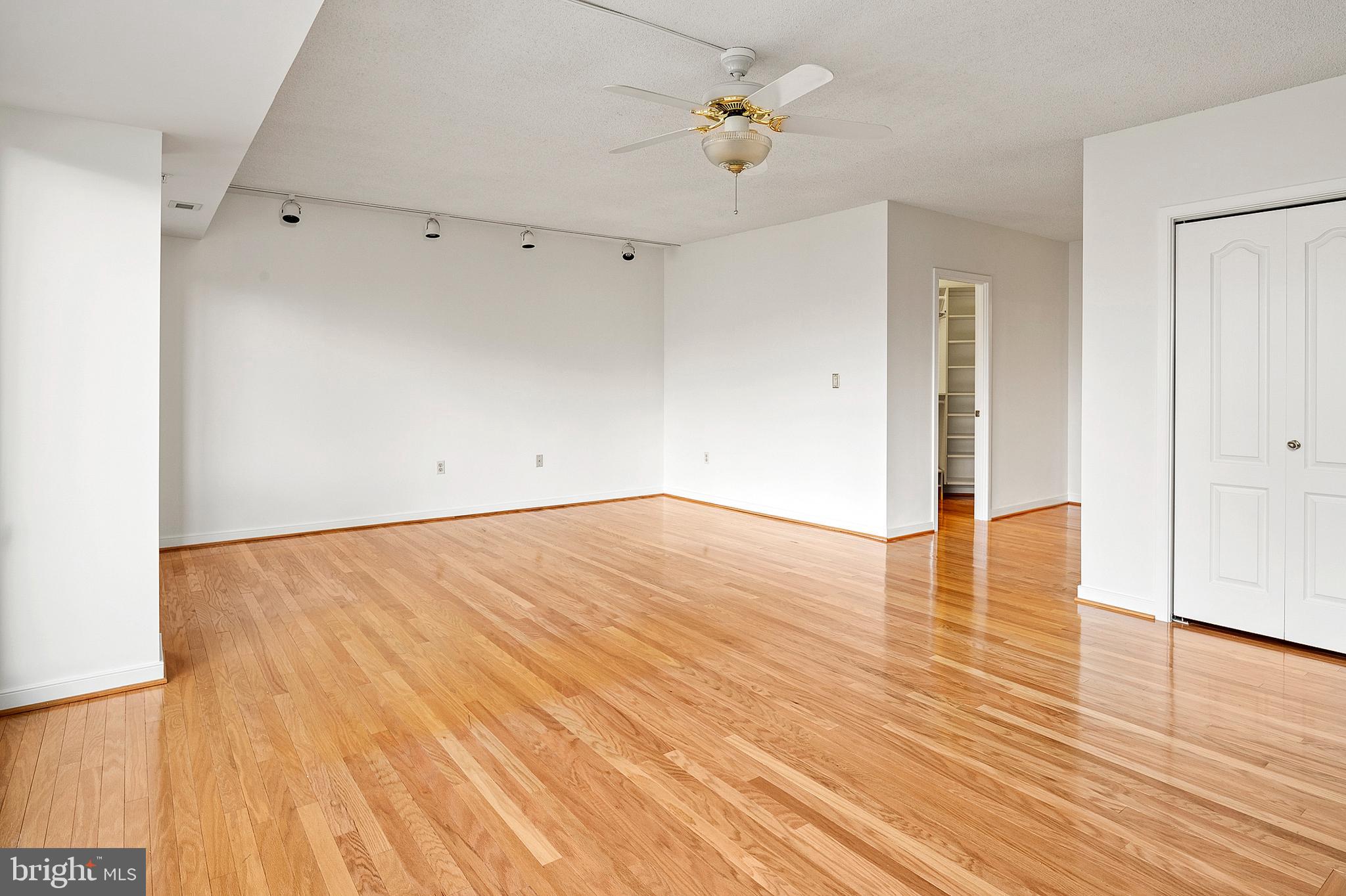 VILLAGE OF WILDE LAKE - Residential