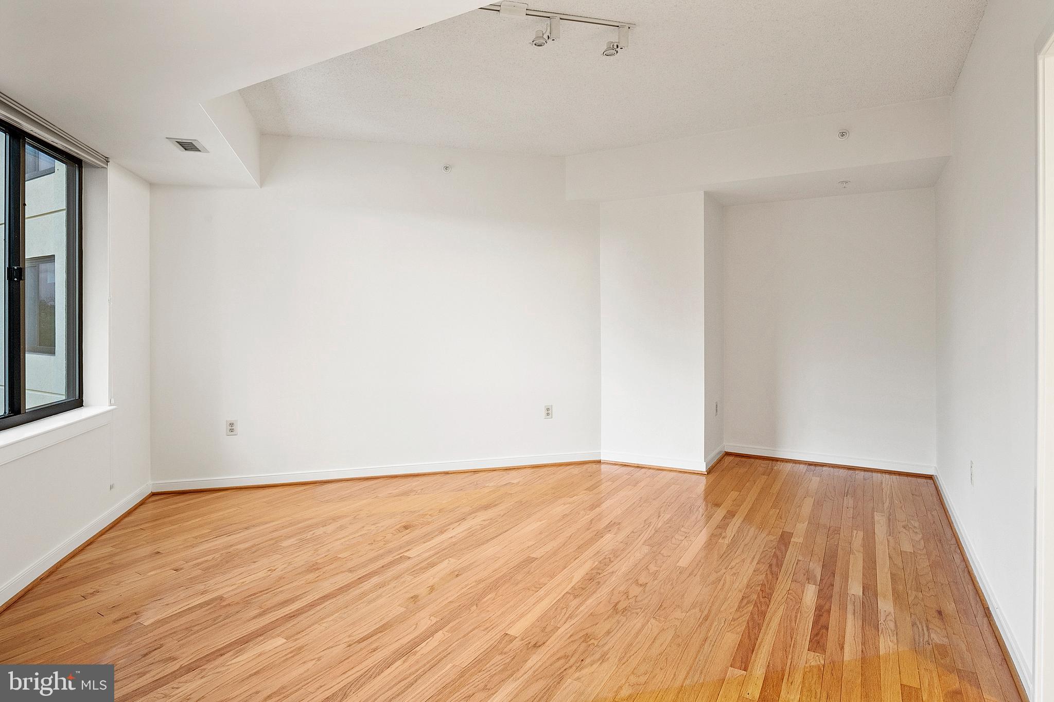 VILLAGE OF WILDE LAKE - Residential