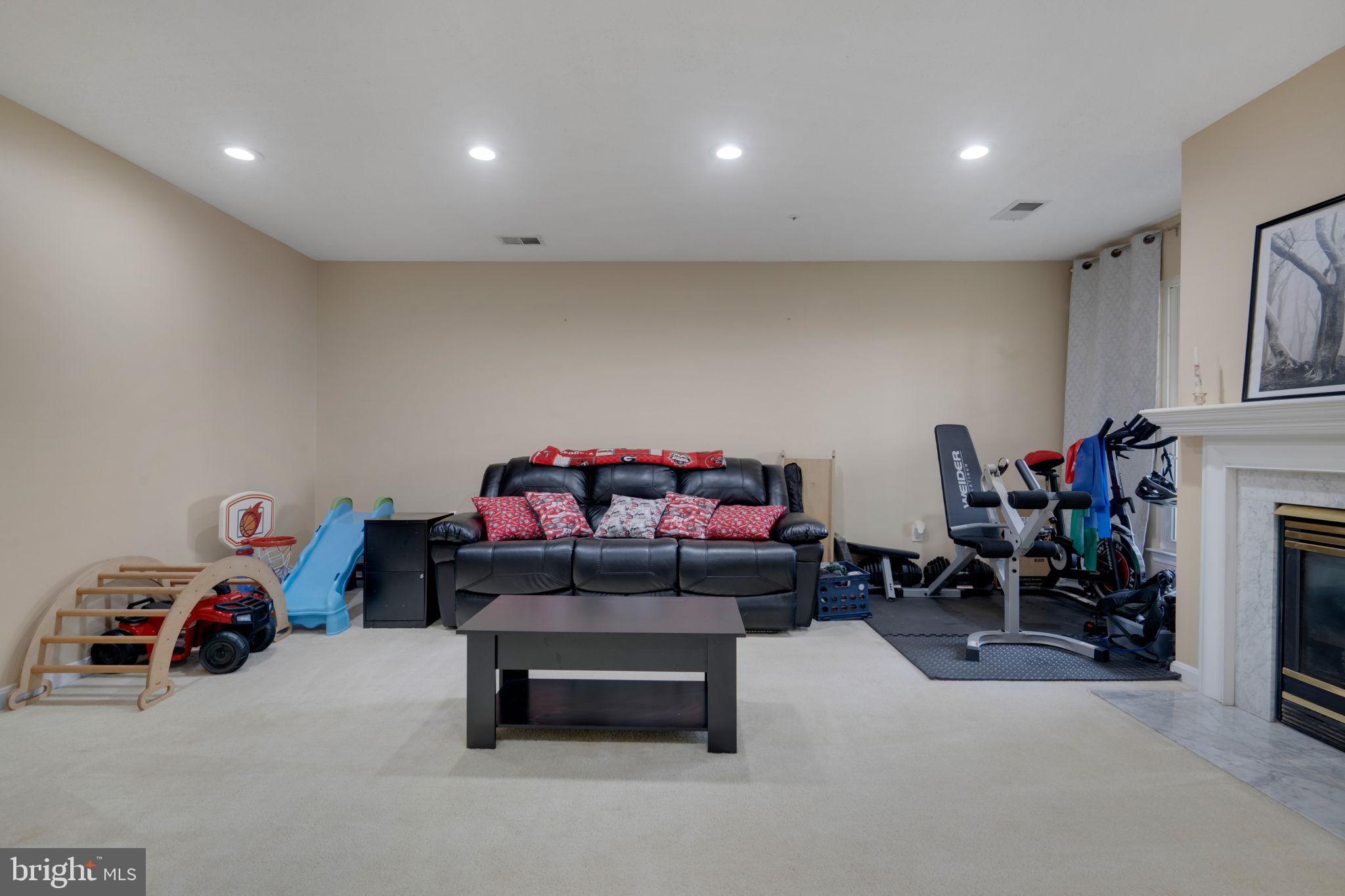 LONGMEAD - Residential