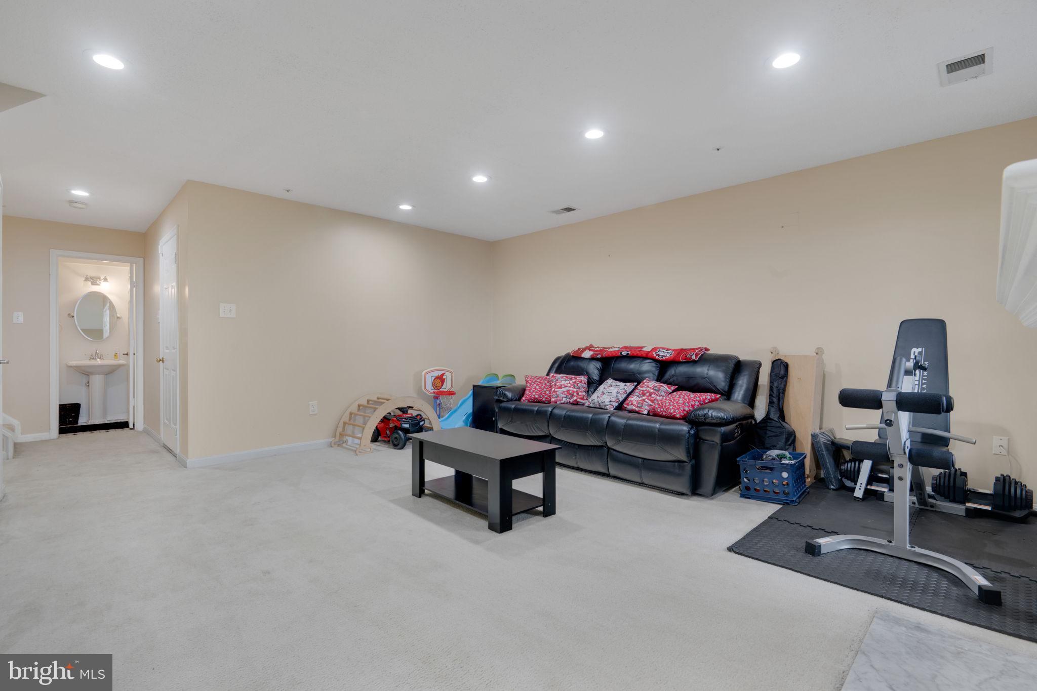 LONGMEAD - Residential