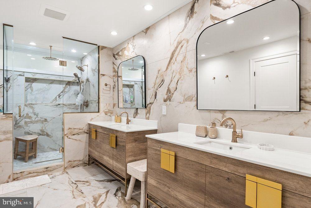 SWINKS MILL WOODS - Residential