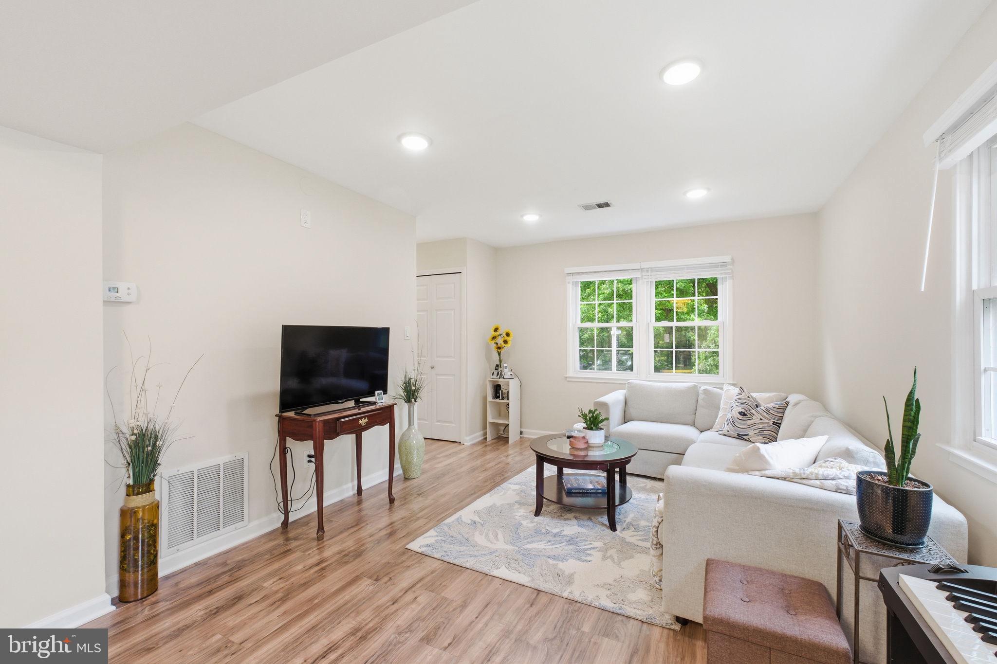NEWINGTON STATION - Residential