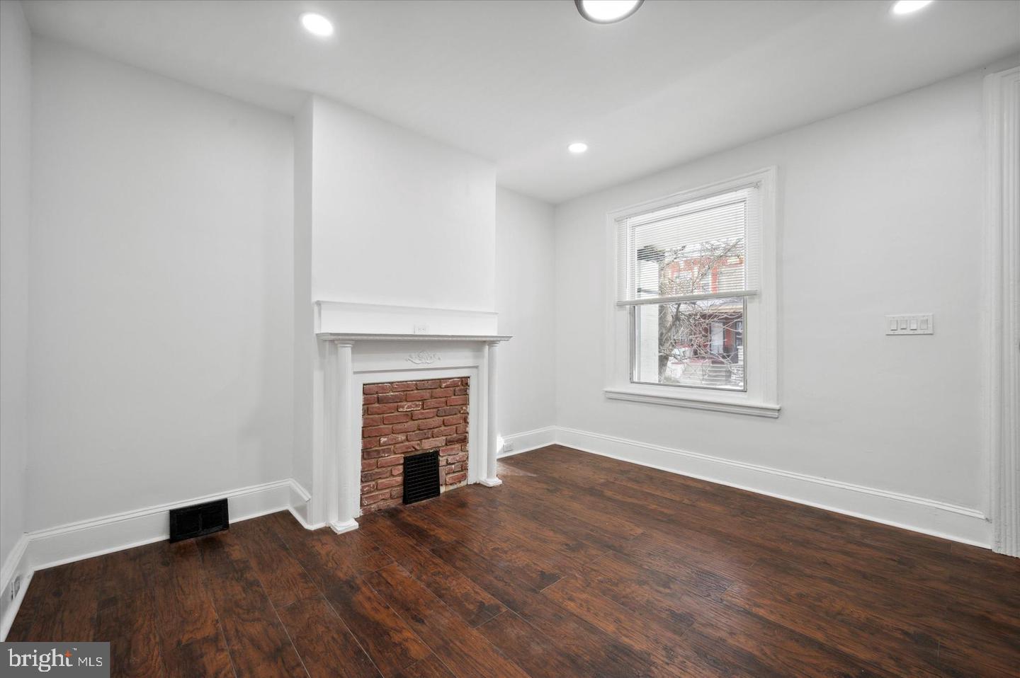 121 W HANSBERRY STREET
