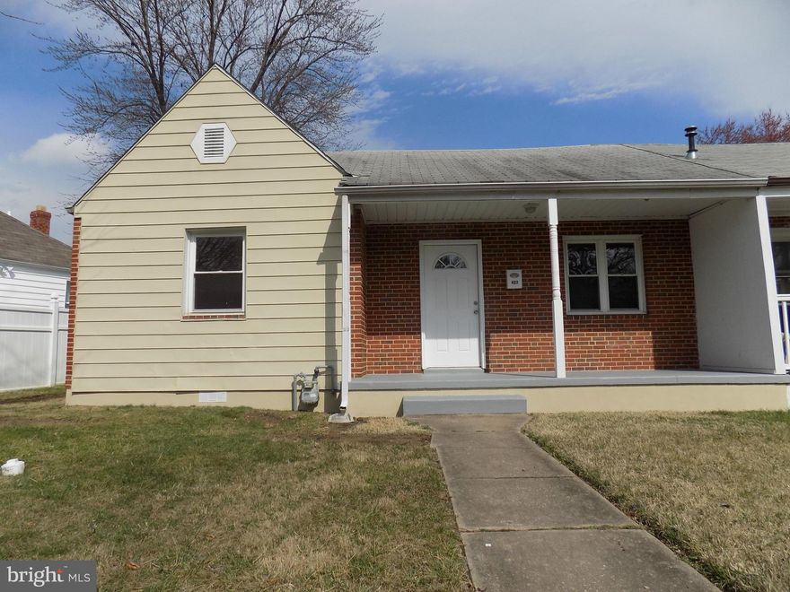 3 Bedrooms, Fenced Yard, Ceramic Tile and Hardwood Floors. Available for immediate occupancy. Pets on a case by case basis. Updated Kitchen with New appliances. Includes Washer and Dryer.Lots of storage in attic eaves Located on a one-way street.