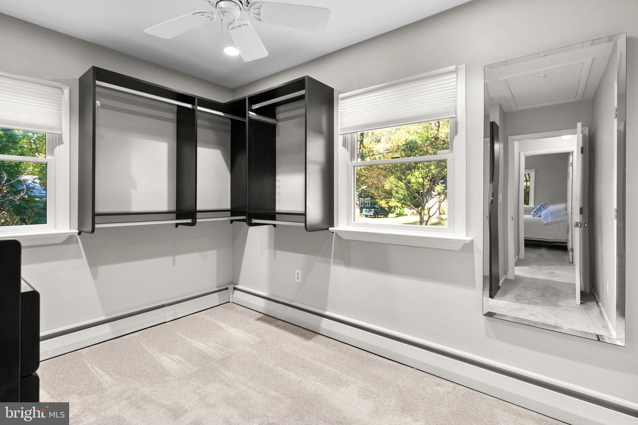 ROLLING KNOLLS - Residential