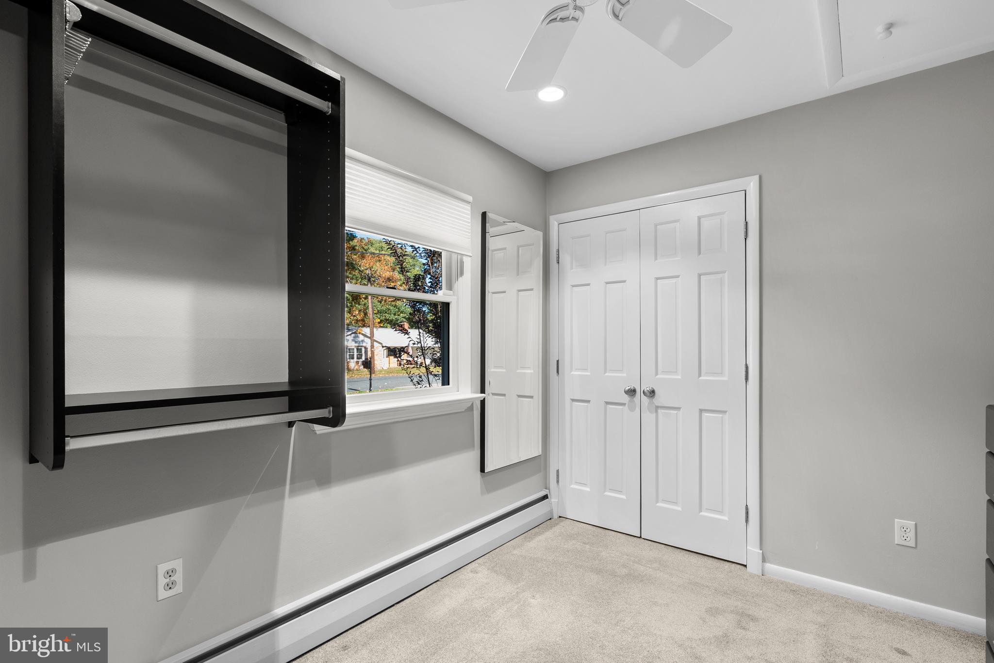 ROLLING KNOLLS - Residential