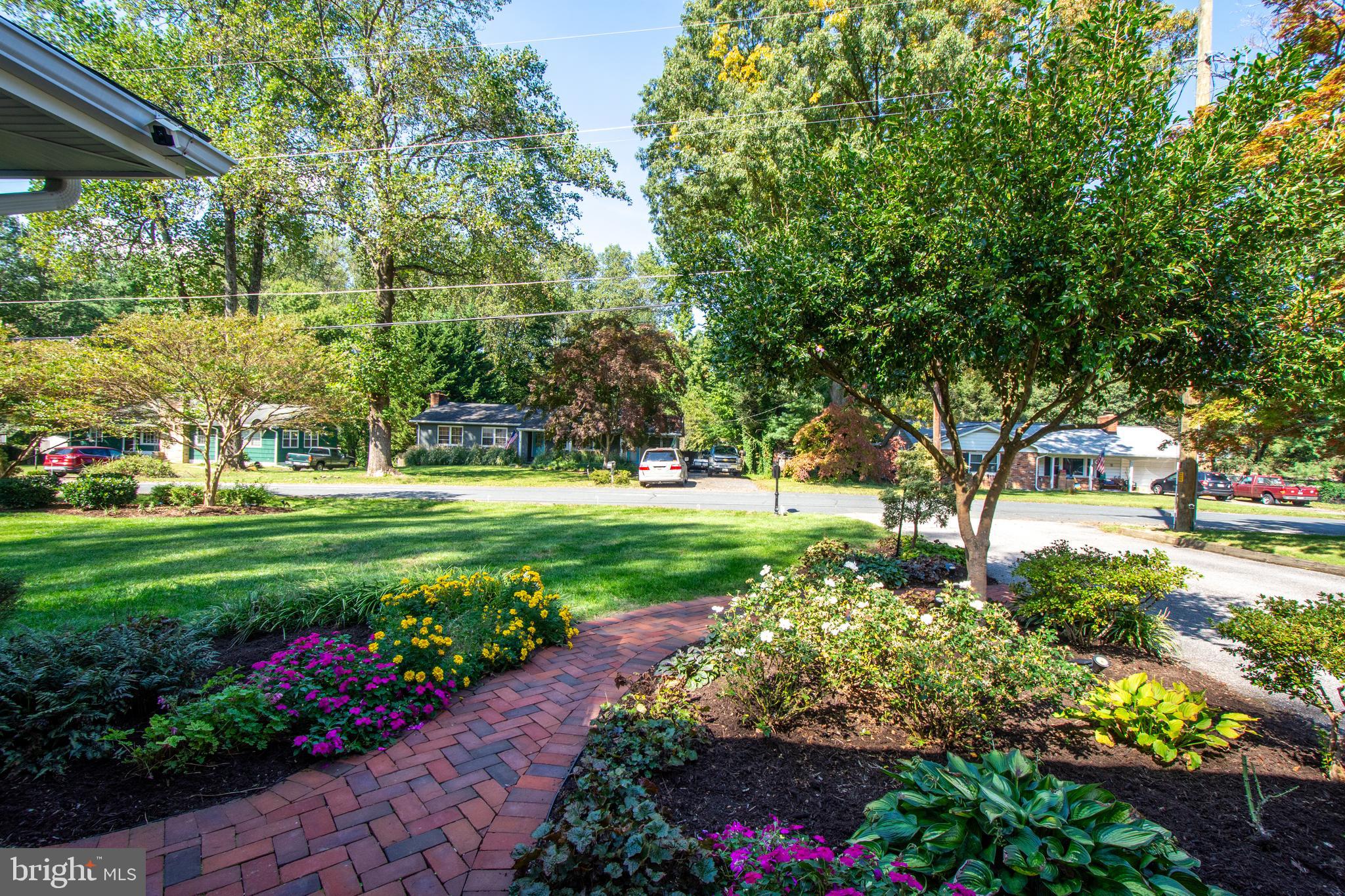 ROLLING KNOLLS - Residential