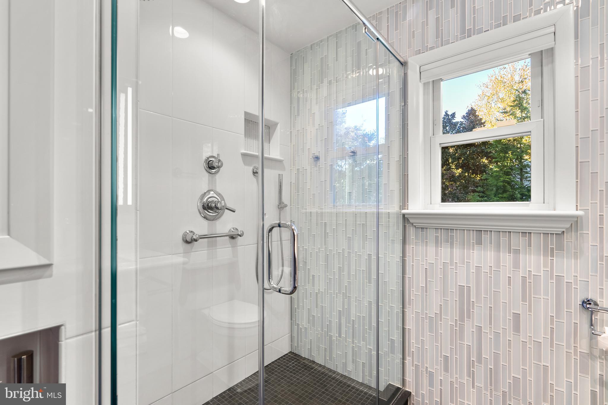 ROLLING KNOLLS - Residential