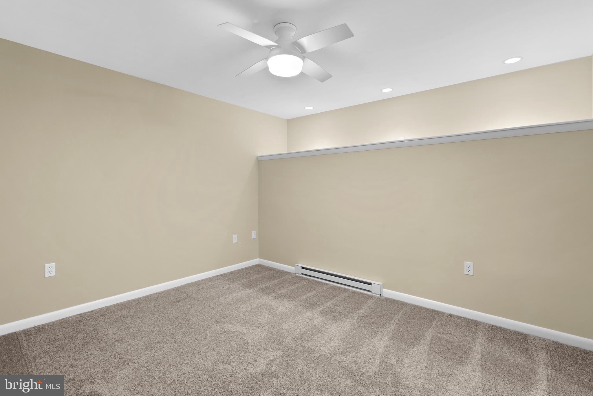 ROLLING KNOLLS - Residential