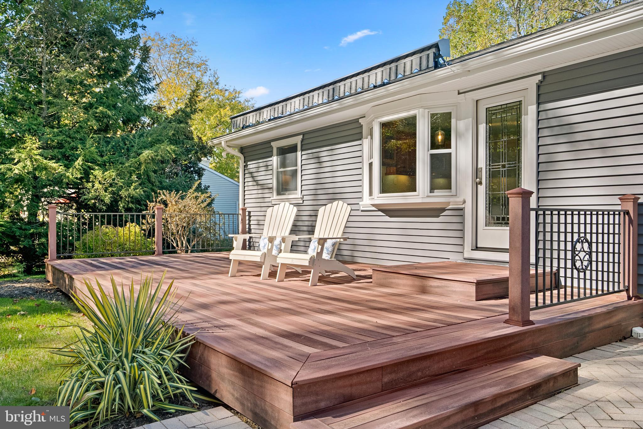 ROLLING KNOLLS - Residential