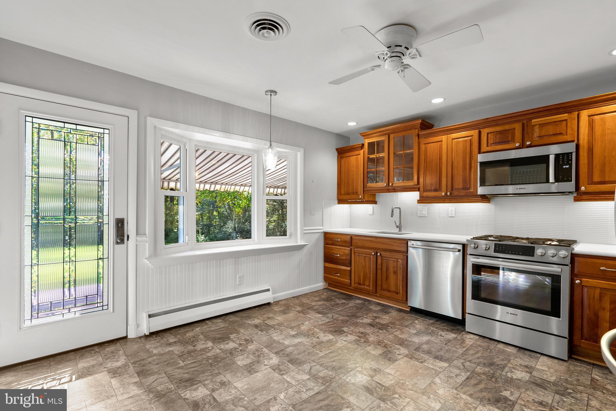 ROLLING KNOLLS - Residential