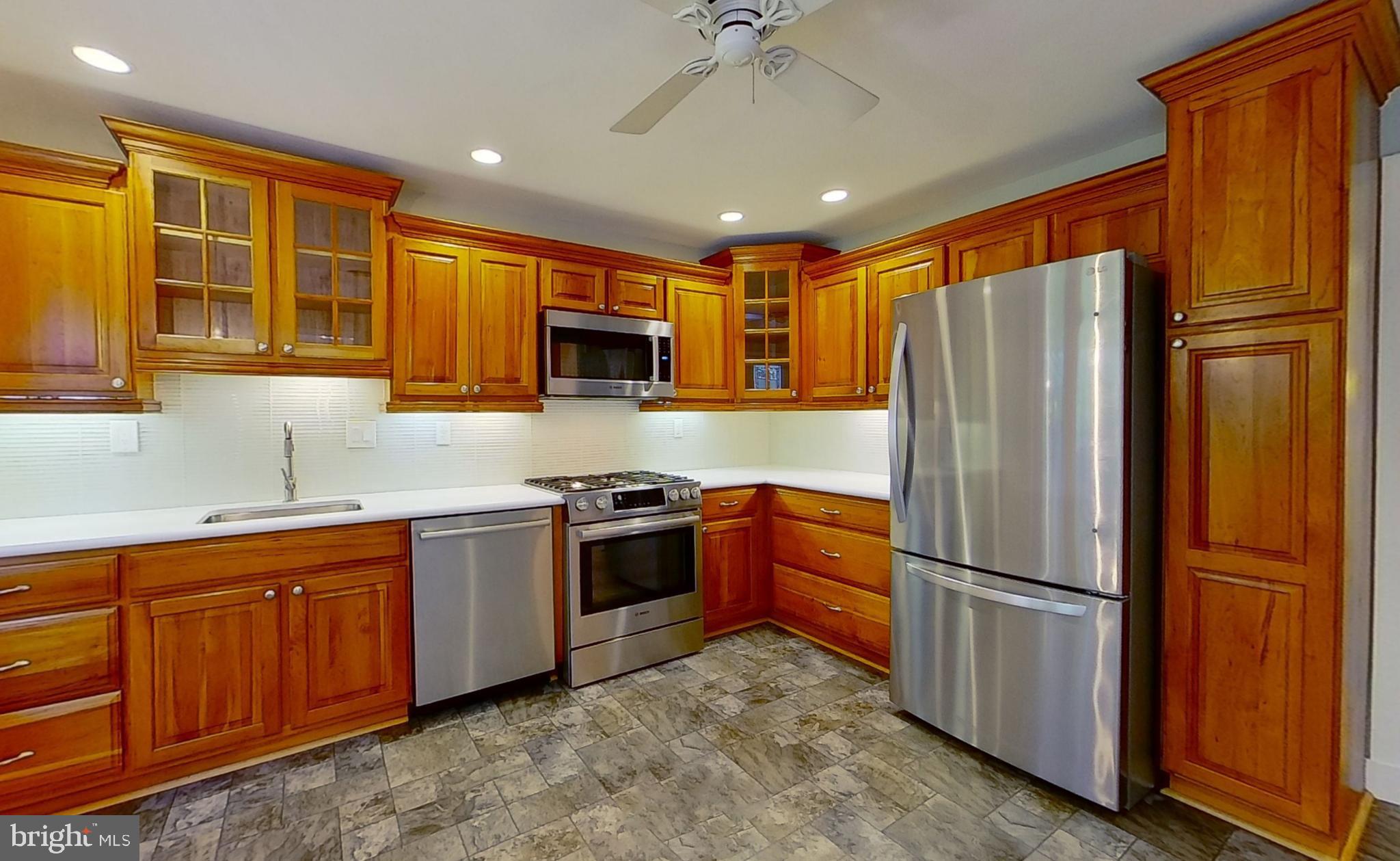 ROLLING KNOLLS - Residential