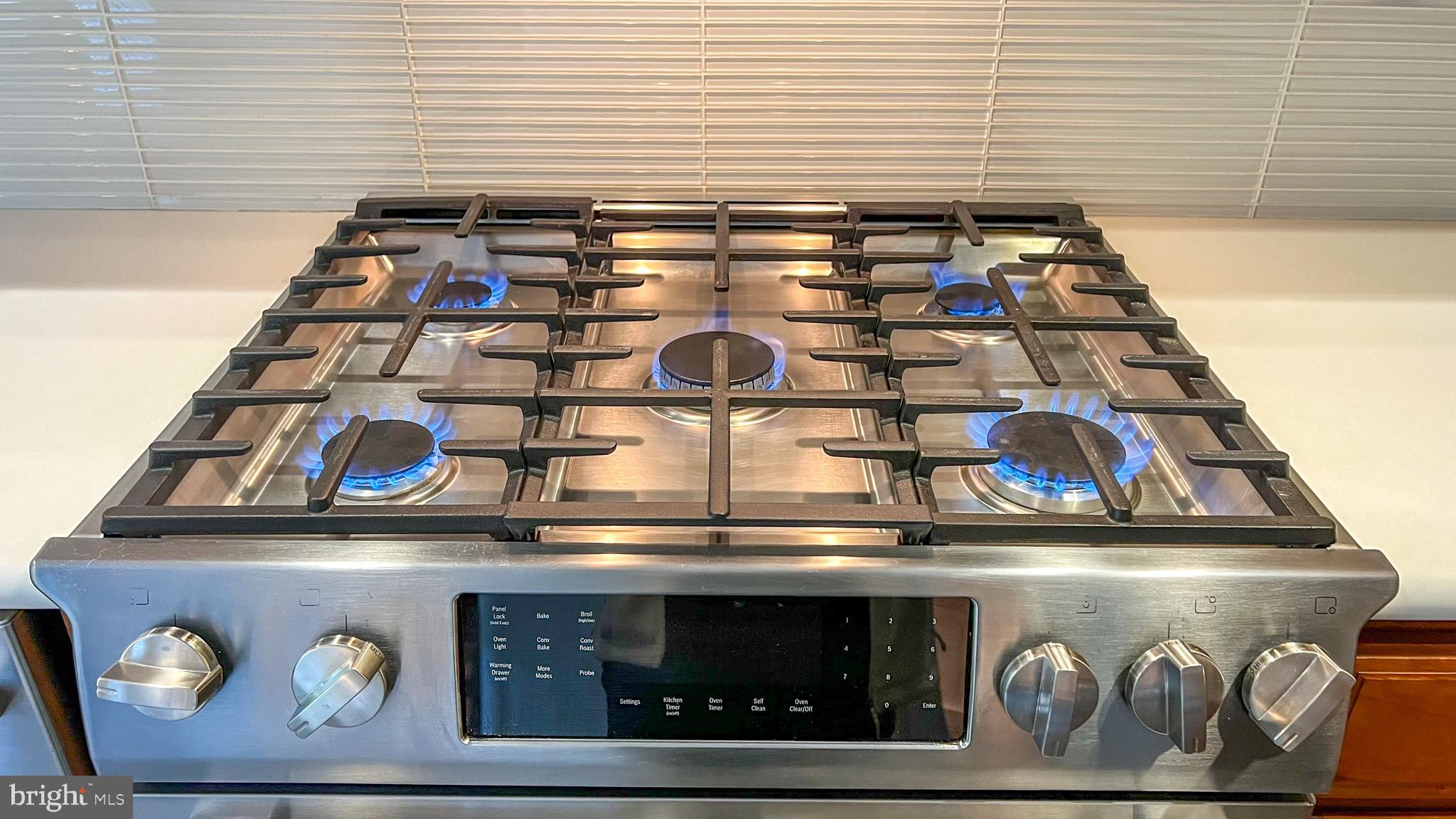 ROLLING KNOLLS - Residential