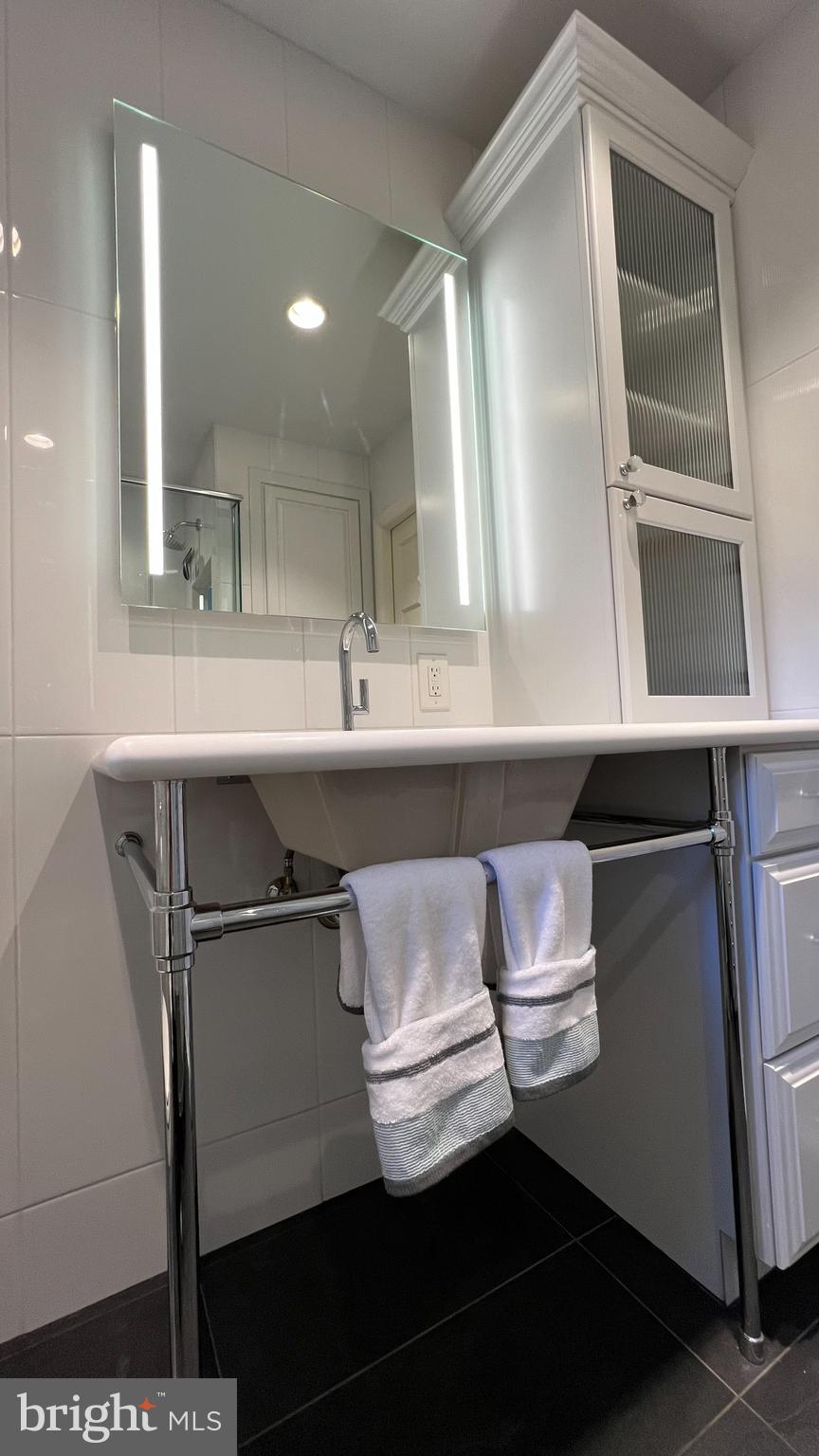 ROLLING KNOLLS - Residential