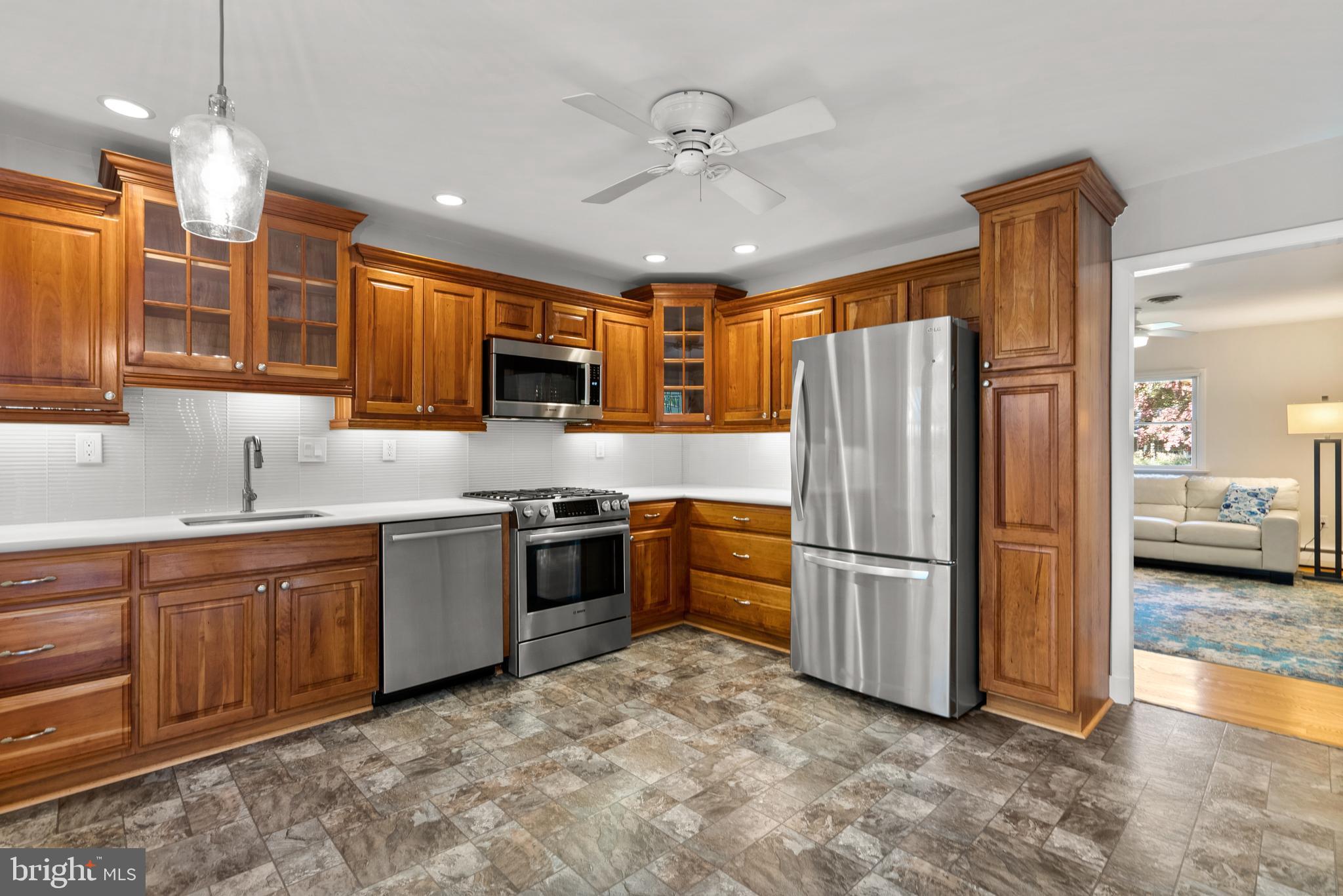 ROLLING KNOLLS - Residential