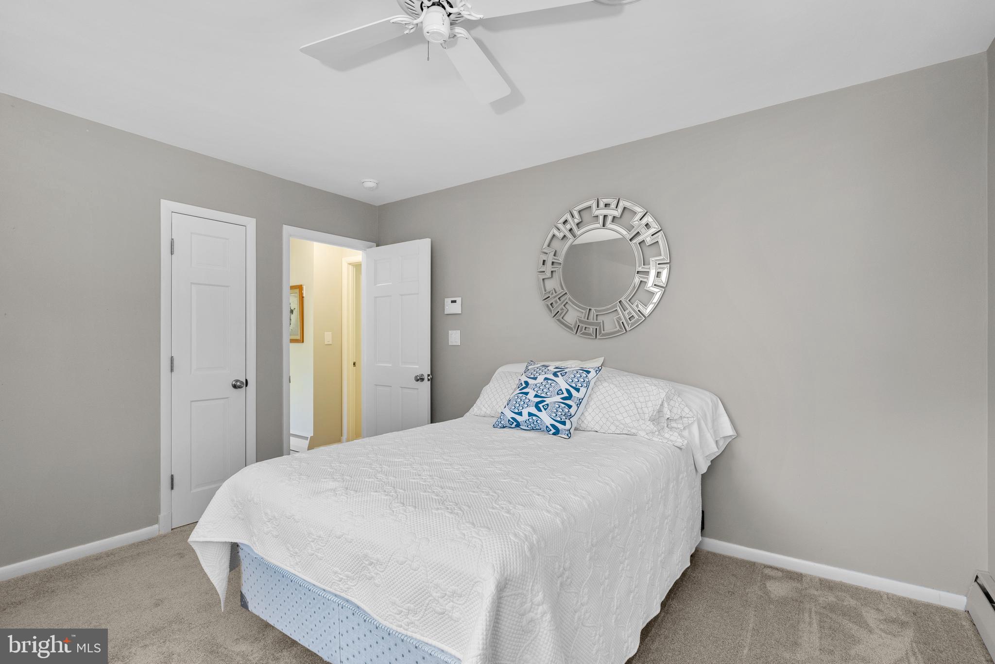 ROLLING KNOLLS - Residential