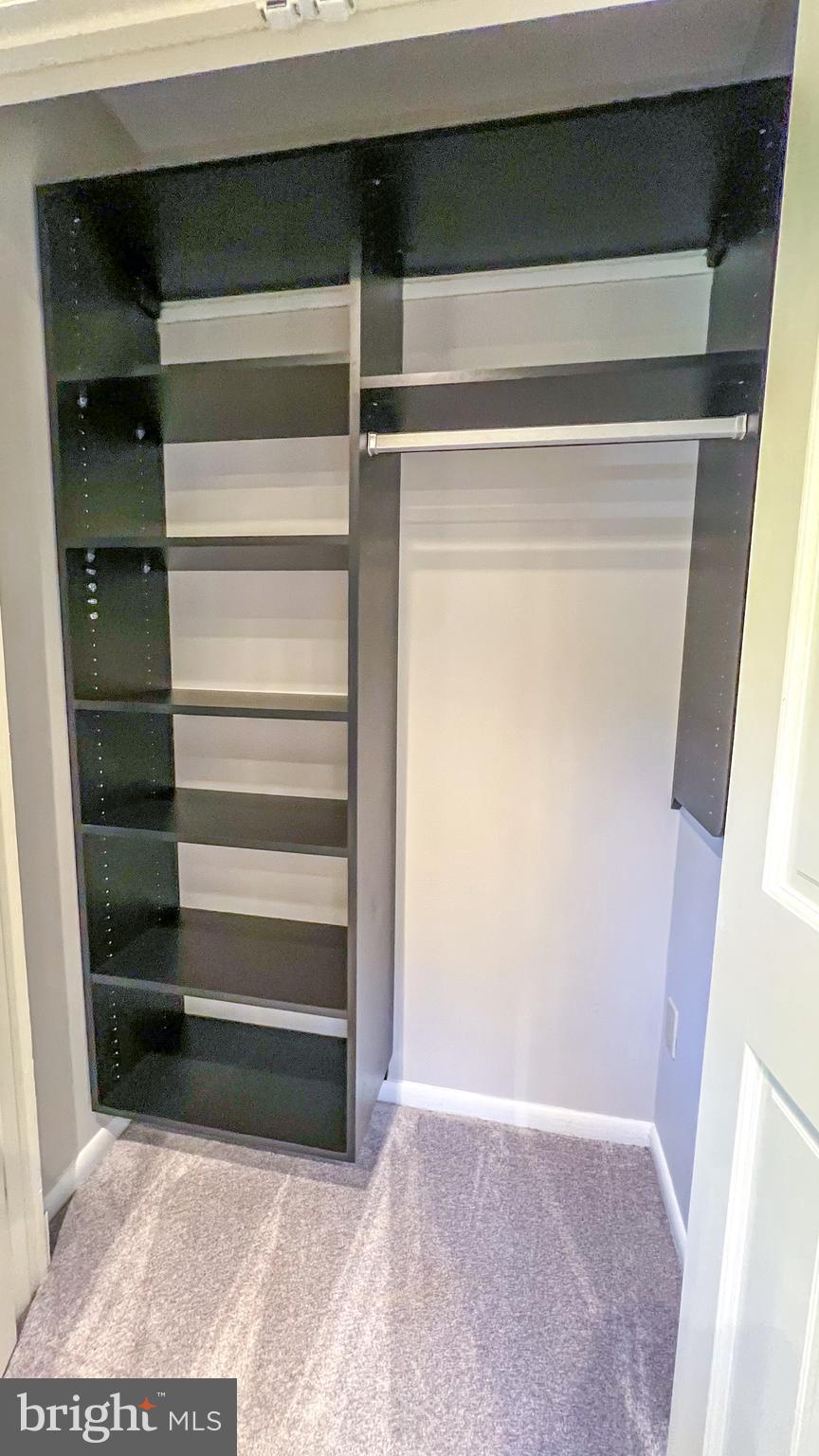 ROLLING KNOLLS - Residential