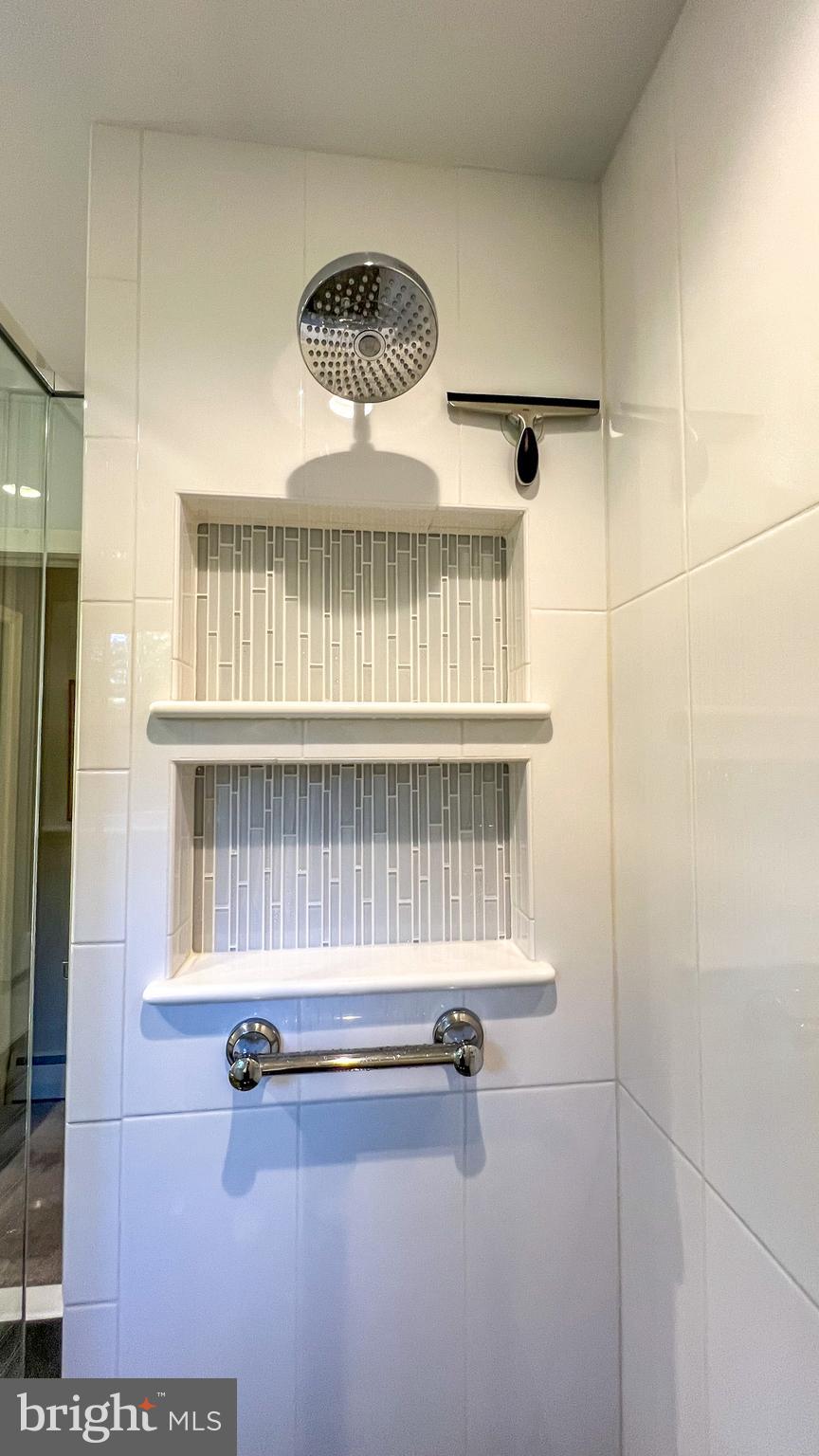 ROLLING KNOLLS - Residential