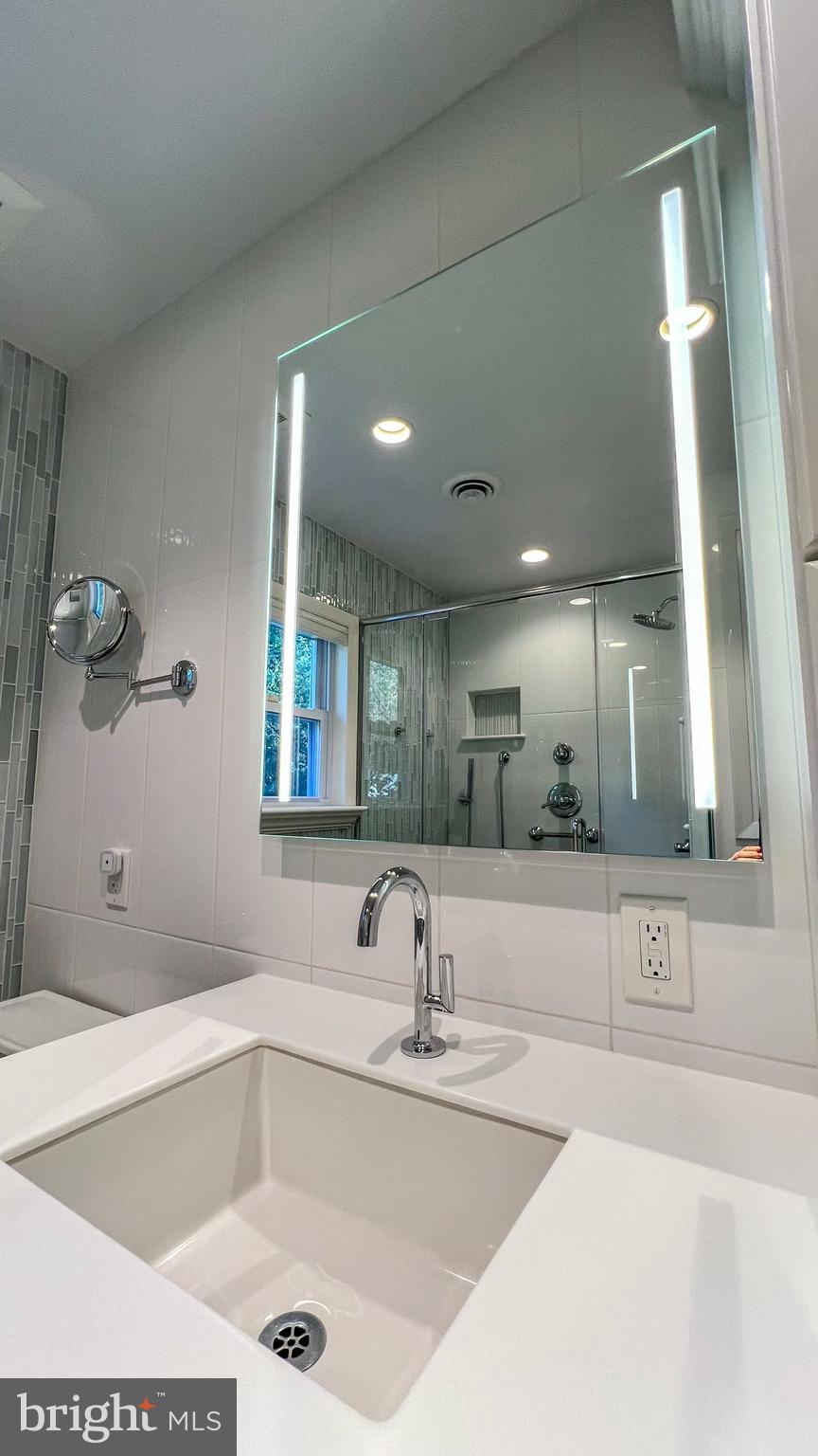 ROLLING KNOLLS - Residential