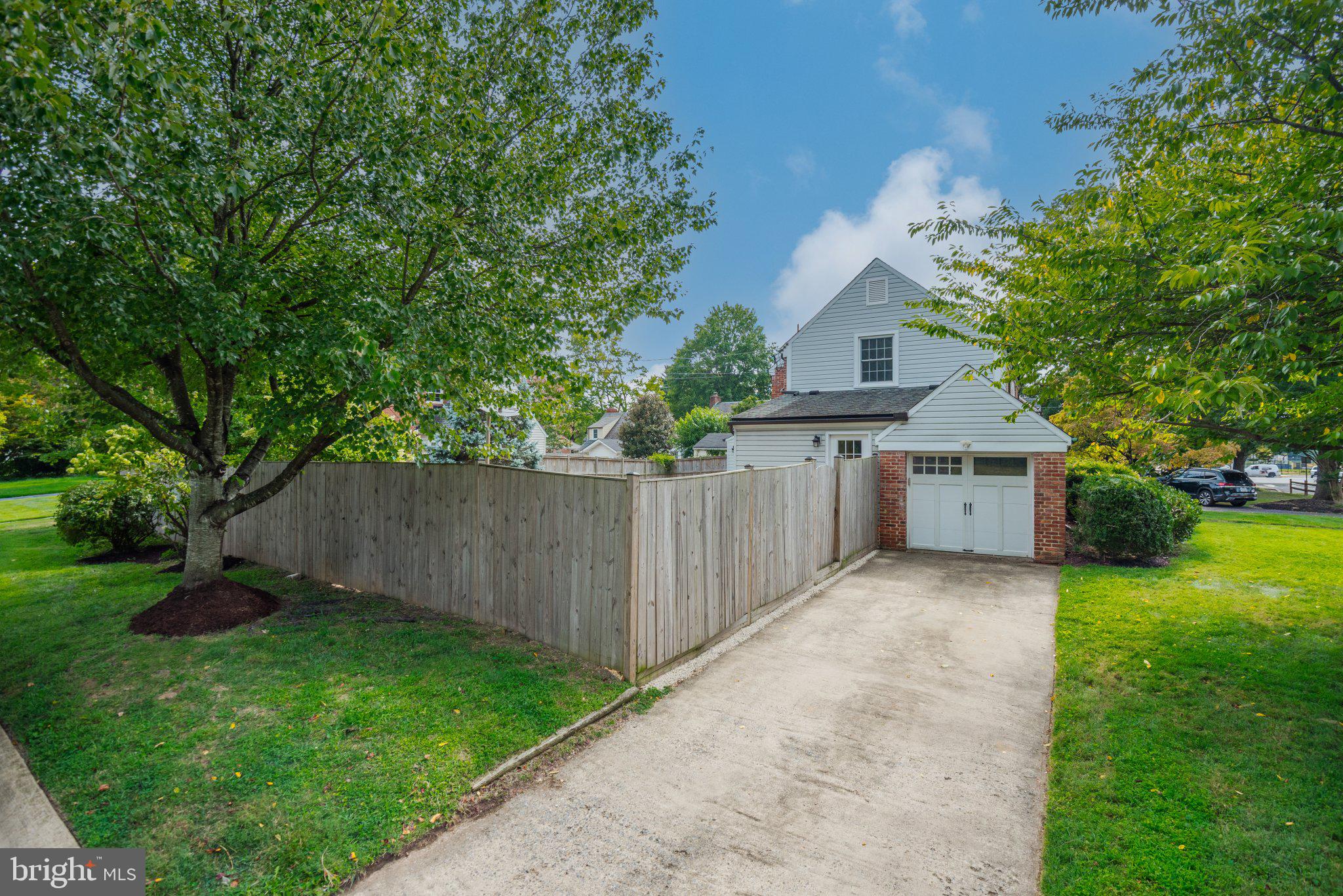 104 WILLIAMSBURG DRIVE