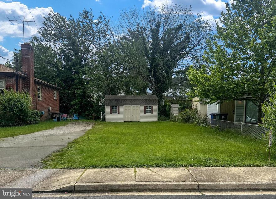 Ready for you to build! Here is your chance to build in Arlington View! The Seller is also selling the home next-door (VAAR2051932) One of the smaller neighborhoods in Arlington nestled between Army Navy Country Club, I-395, and Washington Blvd. Directly across the highway from Pentagon City Mall and Pentagon Row. The location offers convenient access to Arlington's vibrant scene. Discover the epitome of urban living in the heart Arlington. Easy access to 395, Columbia Pike, Washington Boulevard, Pentagon, and Washington D.C.