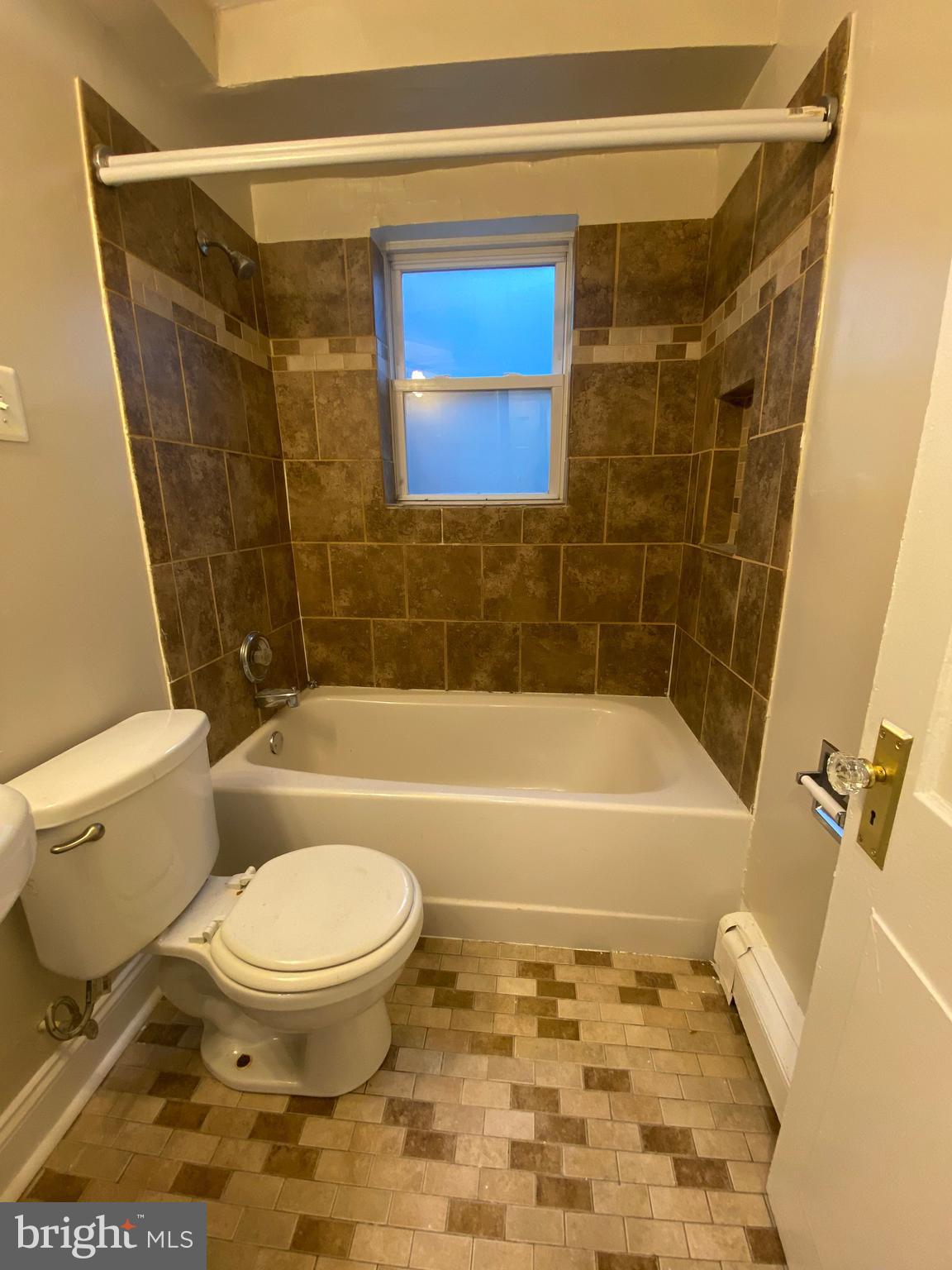 8507 Flower Avenue unit 6 is an apartment located in Montgomery County. This sunny 1 Bed has a newly renovated kitchen, hardwood floors throughout and a-lot of storage space.
The large windows inside the living space and bedroom(s) allow ample sunlight to enter inside the home. Apply today to secure your new home!
Important Facts:
Less than ¼ mile away from Sligo Creek Park.
The tenant is responsible for electric through Pepco.
Private Parking - range of $35 to $100
Pet-Friendly - cats and dogs
Laundry Facilities on site.
Non-smoking building