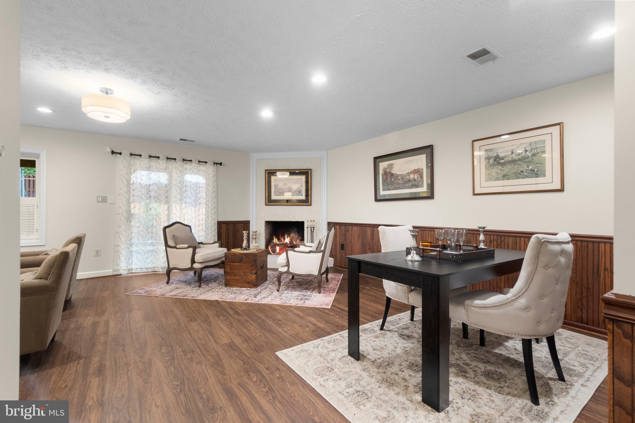 LANDMARK MEWS - Residential Lease