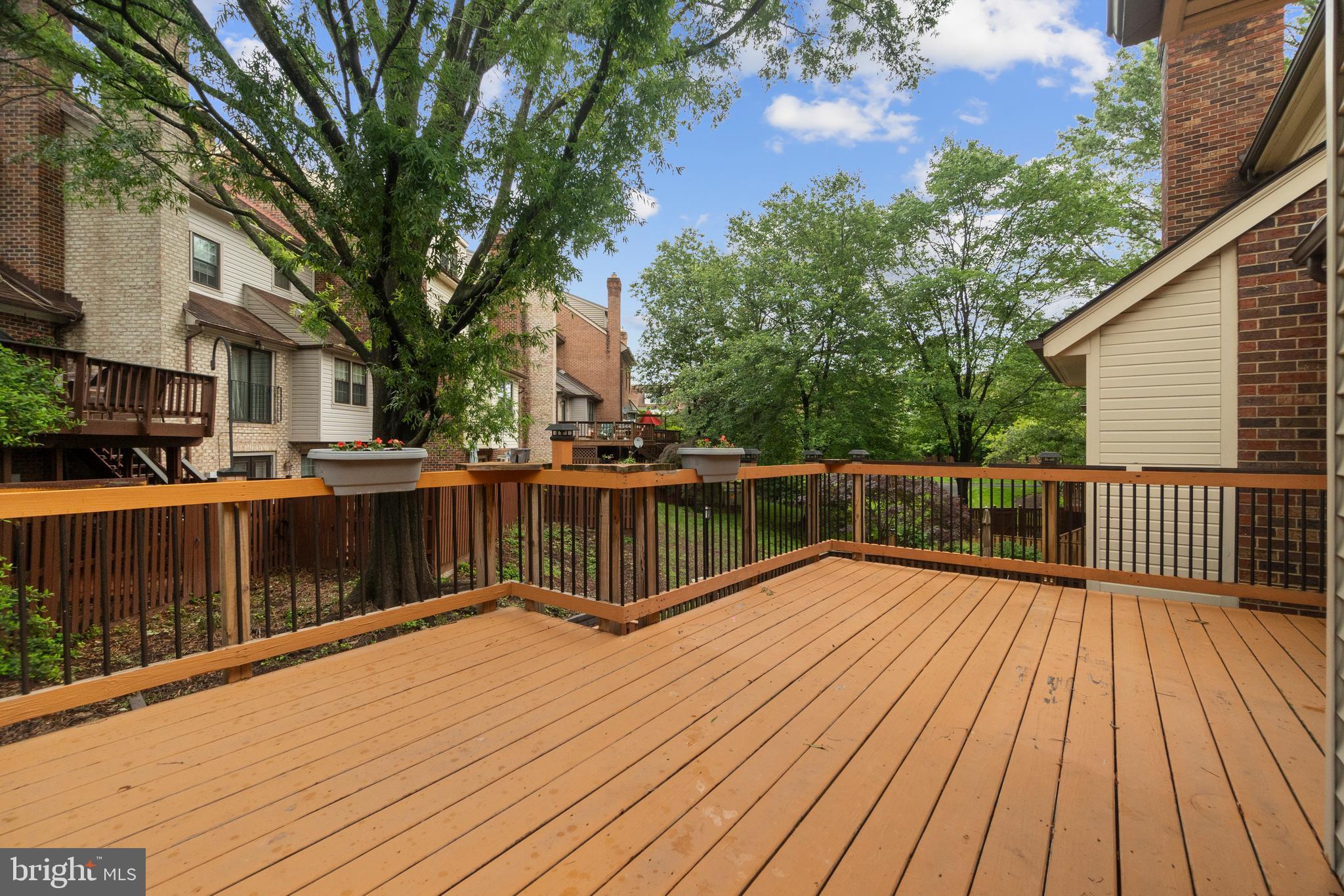 LANDMARK MEWS - Residential Lease