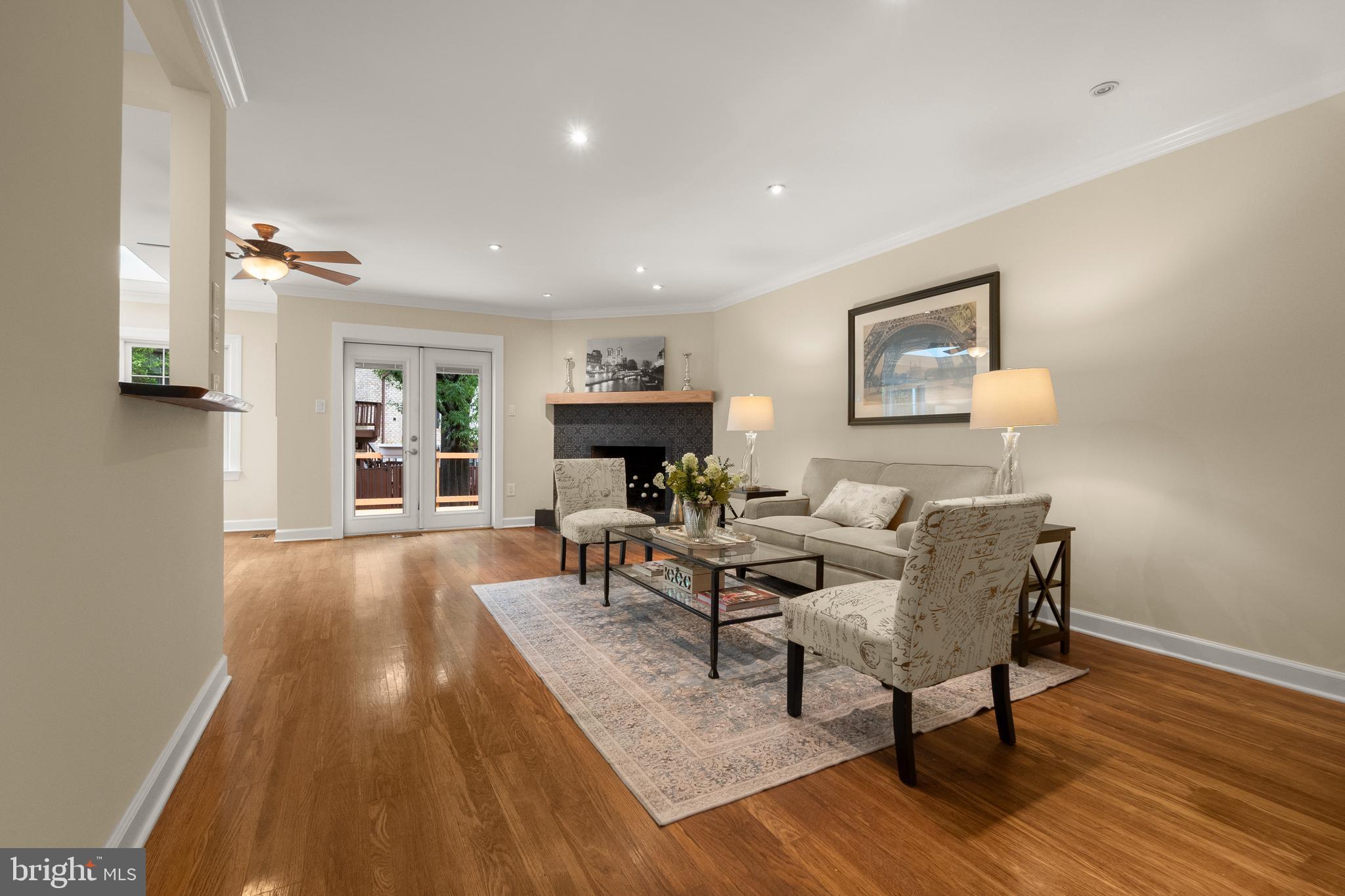 LANDMARK MEWS - Residential Lease