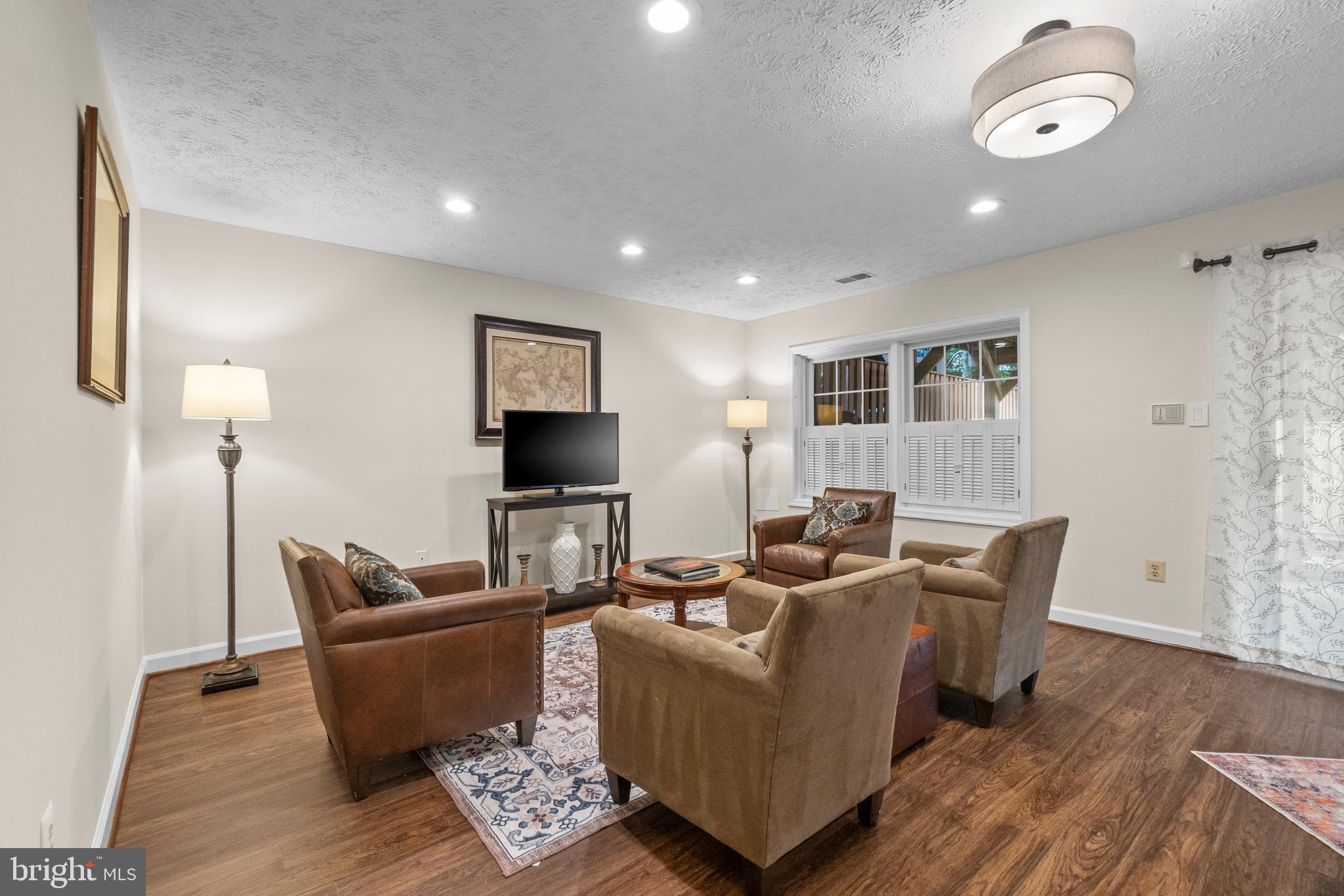 LANDMARK MEWS - Residential Lease