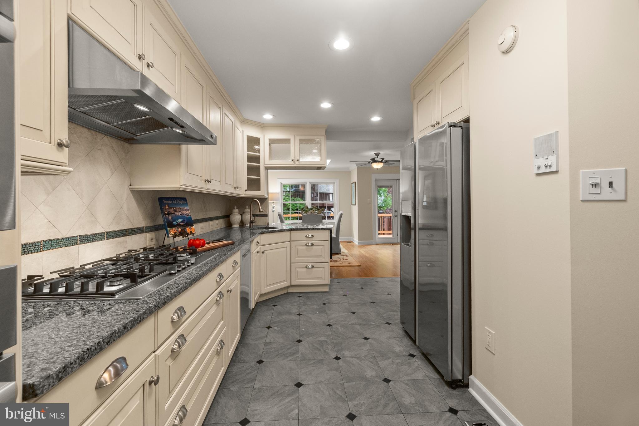 LANDMARK MEWS - Residential Lease