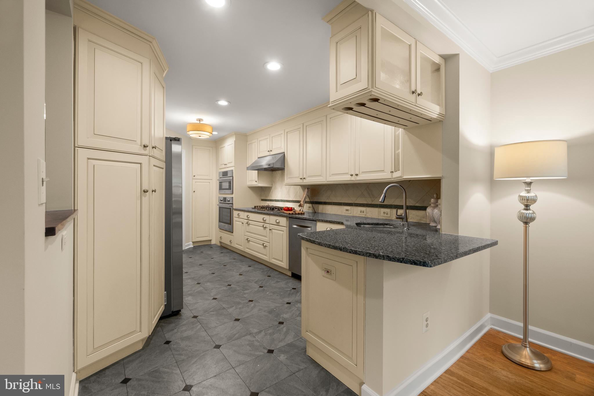 LANDMARK MEWS - Residential Lease