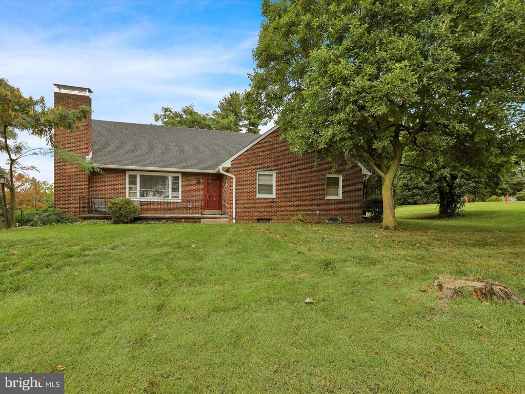 Photo of 117 W Roseville Road, Lancaster, PA 17601 (MLS # PALA2057588)