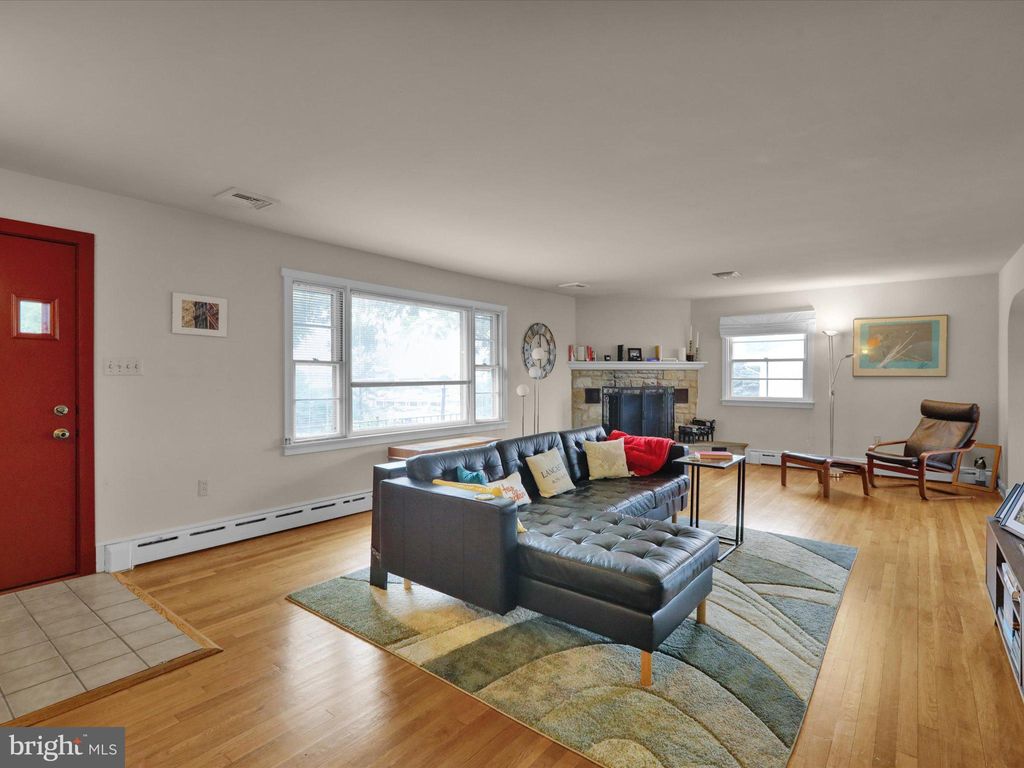 Photo of 117 W Roseville Road, Lancaster, PA 17601 (MLS # PALA2057588)