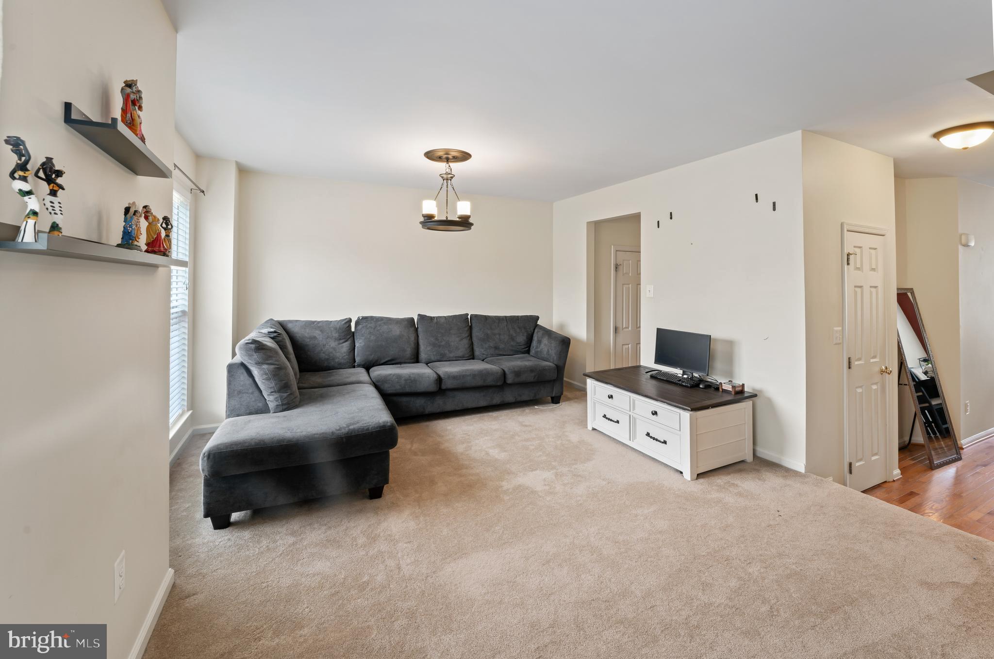 SOUTH RIDING - Residential