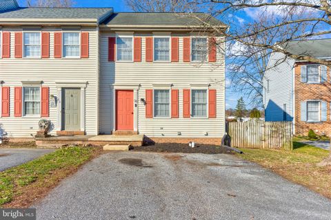 Photo of 58 CRANFIELD CT, ELIZABETHTOWN, PA 17022 (MLS # PALA2031982)