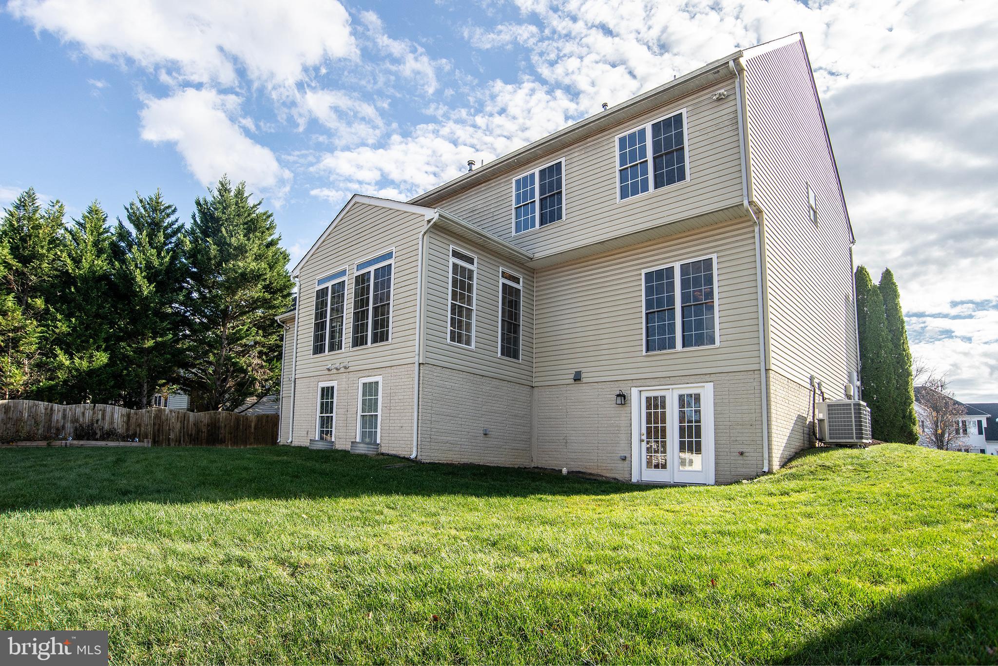 7111 CROWN JEWELS COURT