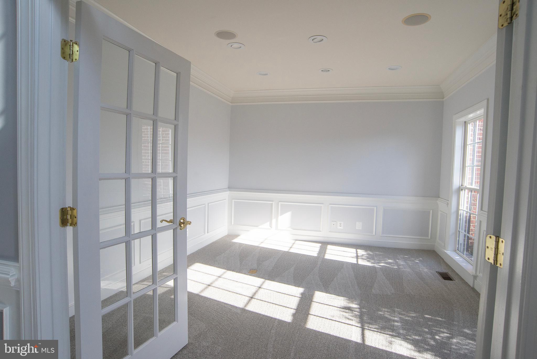 ROYAL OAKS - Residential