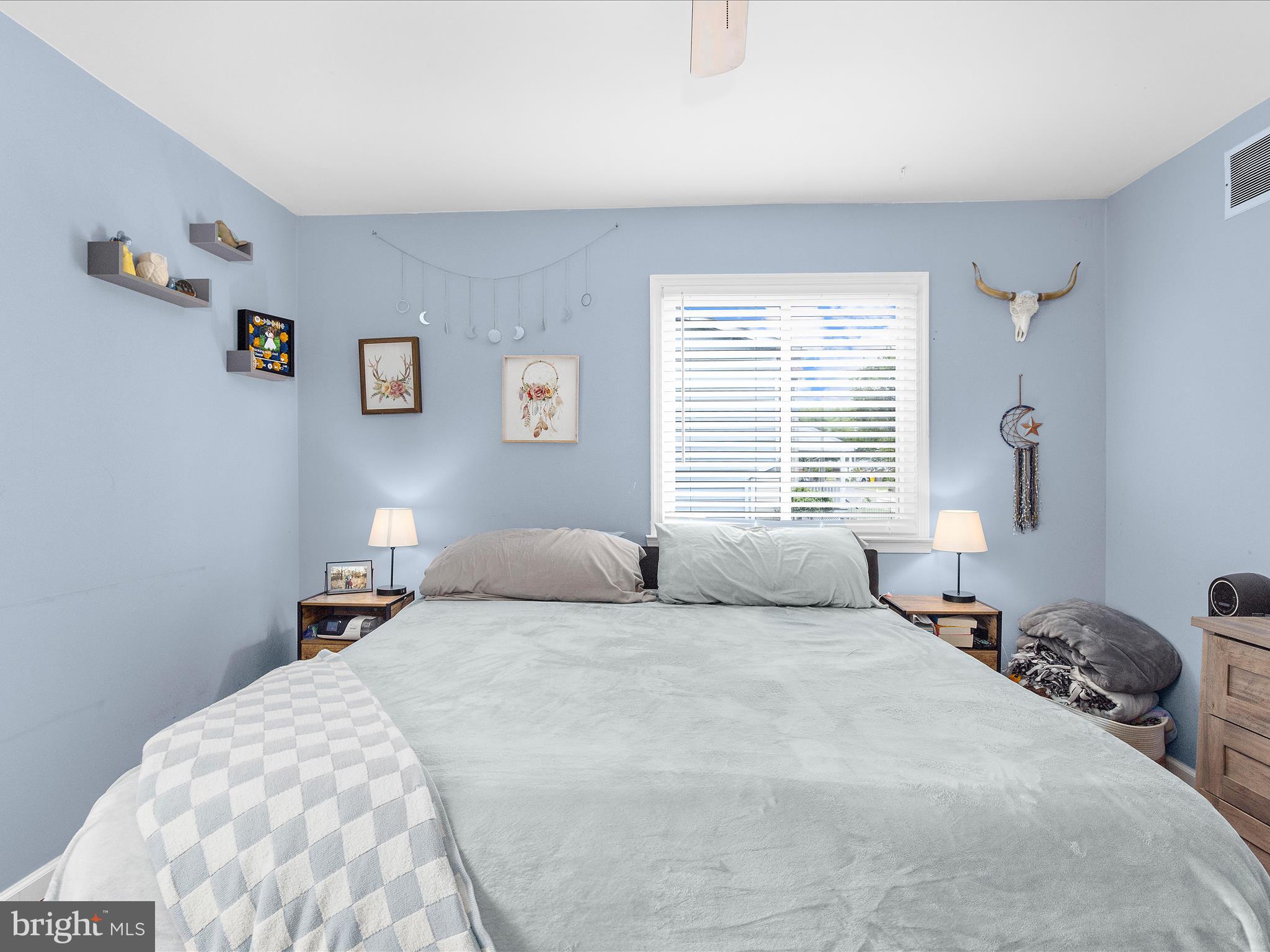 WOODLAND BEACH - Residential