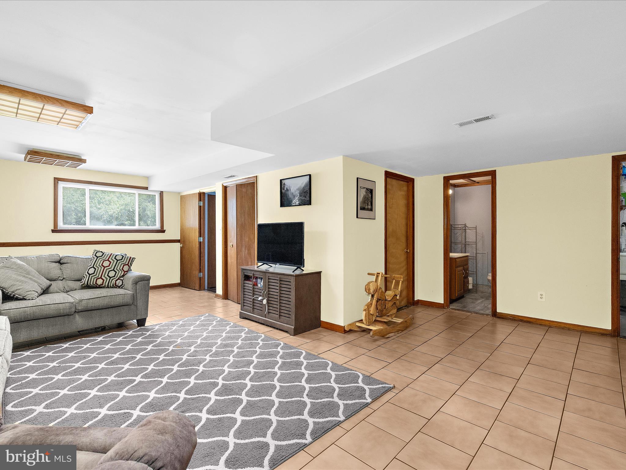 WOODLAND BEACH - Residential