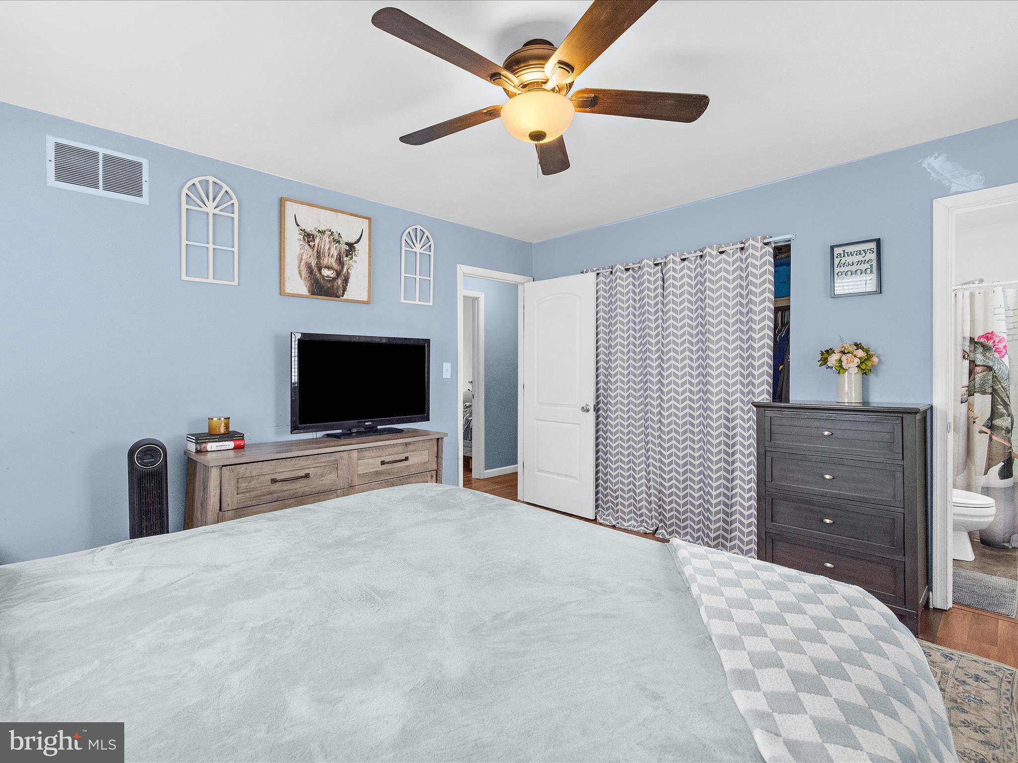 WOODLAND BEACH - Residential