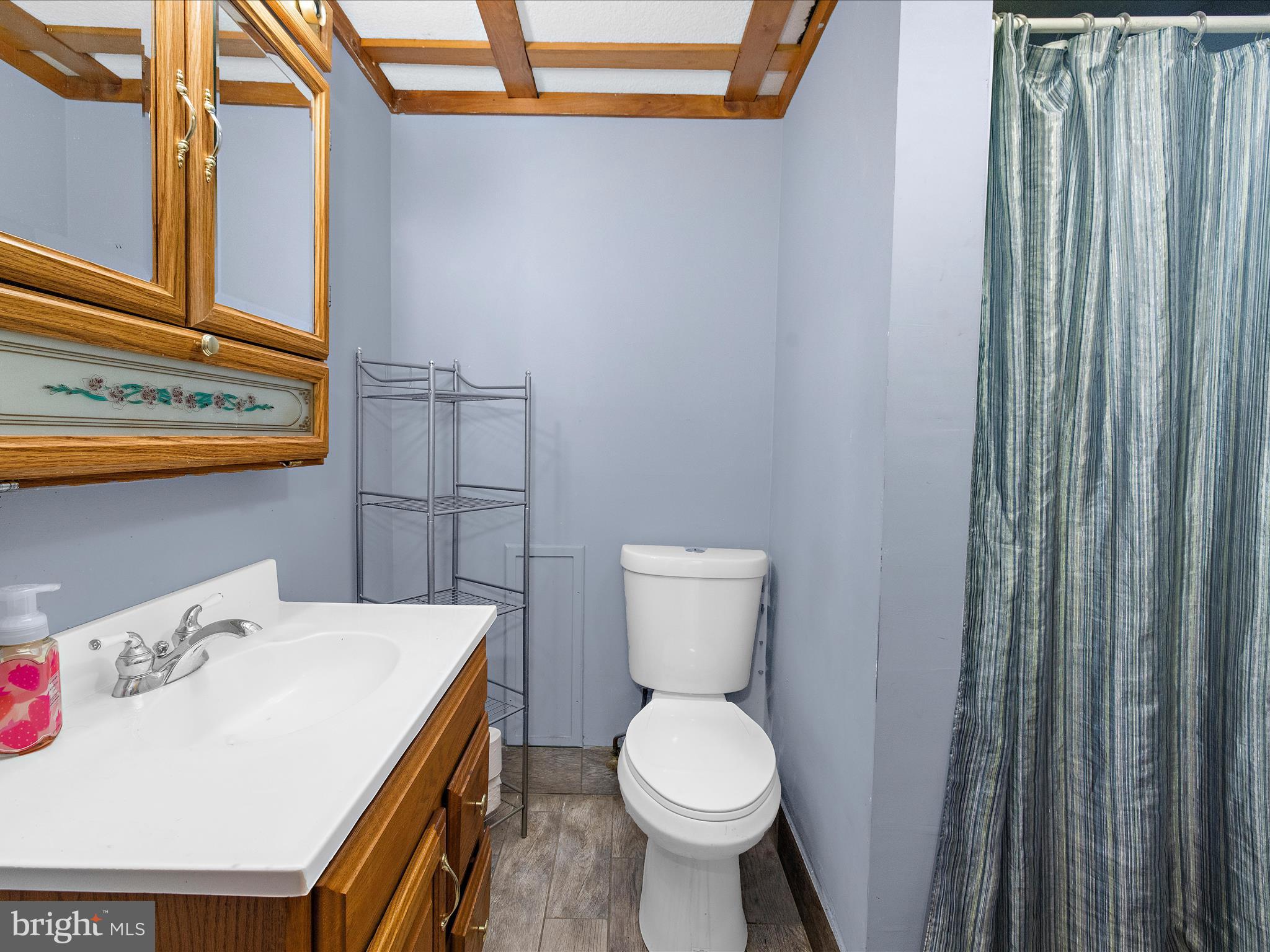 WOODLAND BEACH - Residential