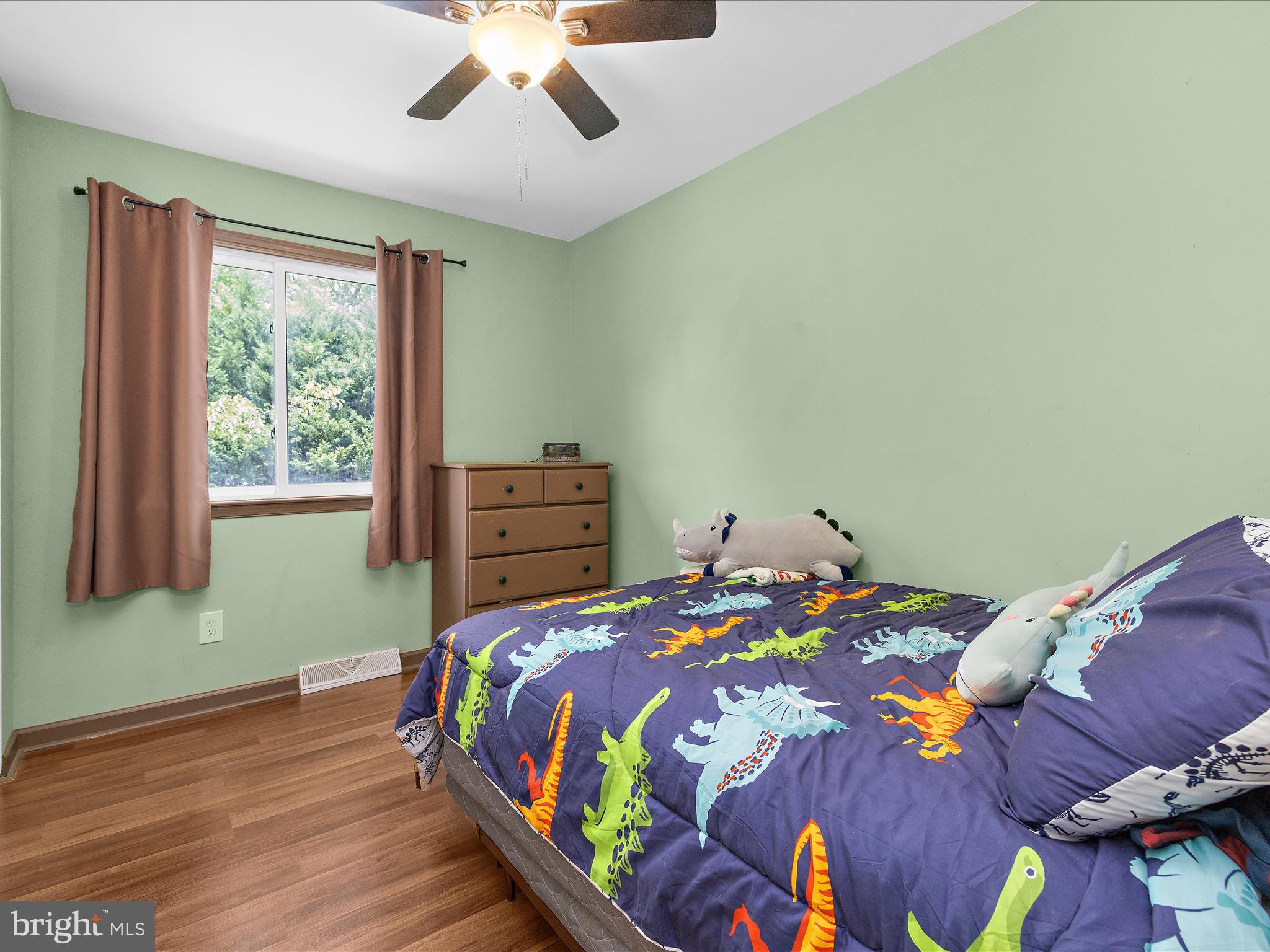 WOODLAND BEACH - Residential