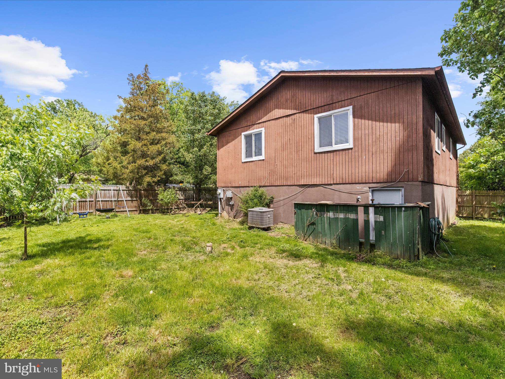 WOODLAND BEACH - Residential