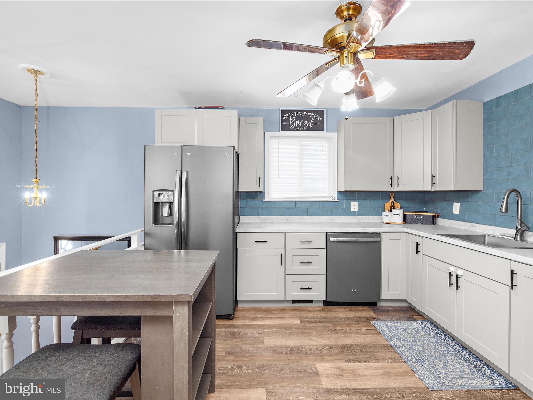 WOODLAND BEACH - Residential