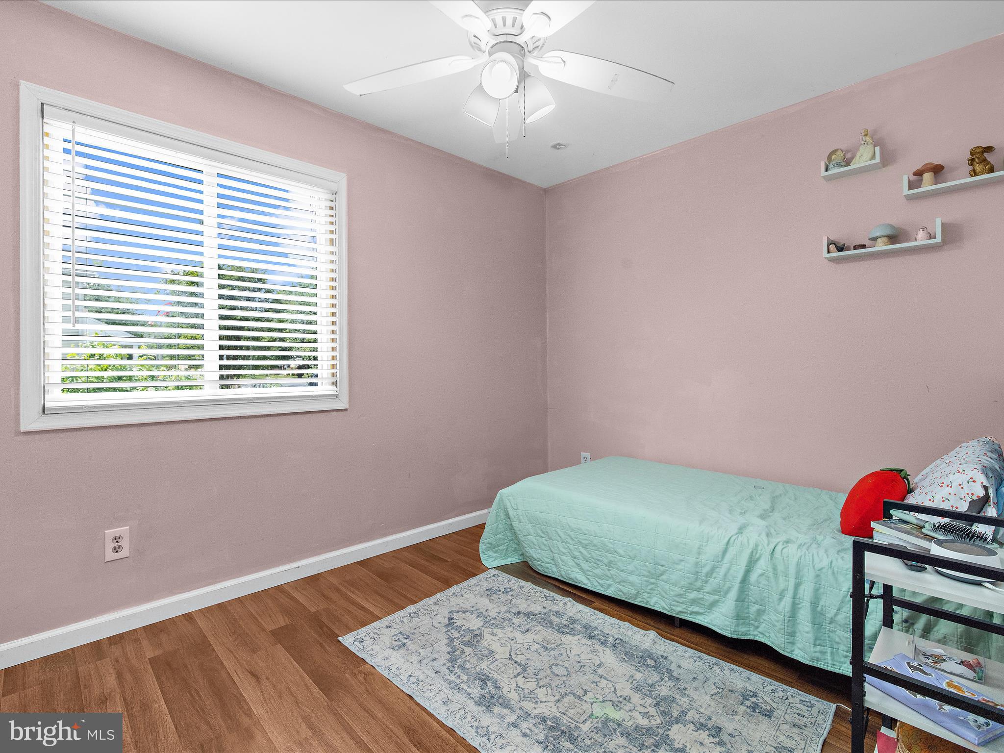 WOODLAND BEACH - Residential